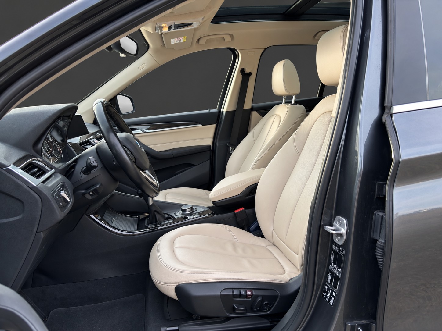 BMW X1 xDrive 20i Sport Line Steptronic-image-9