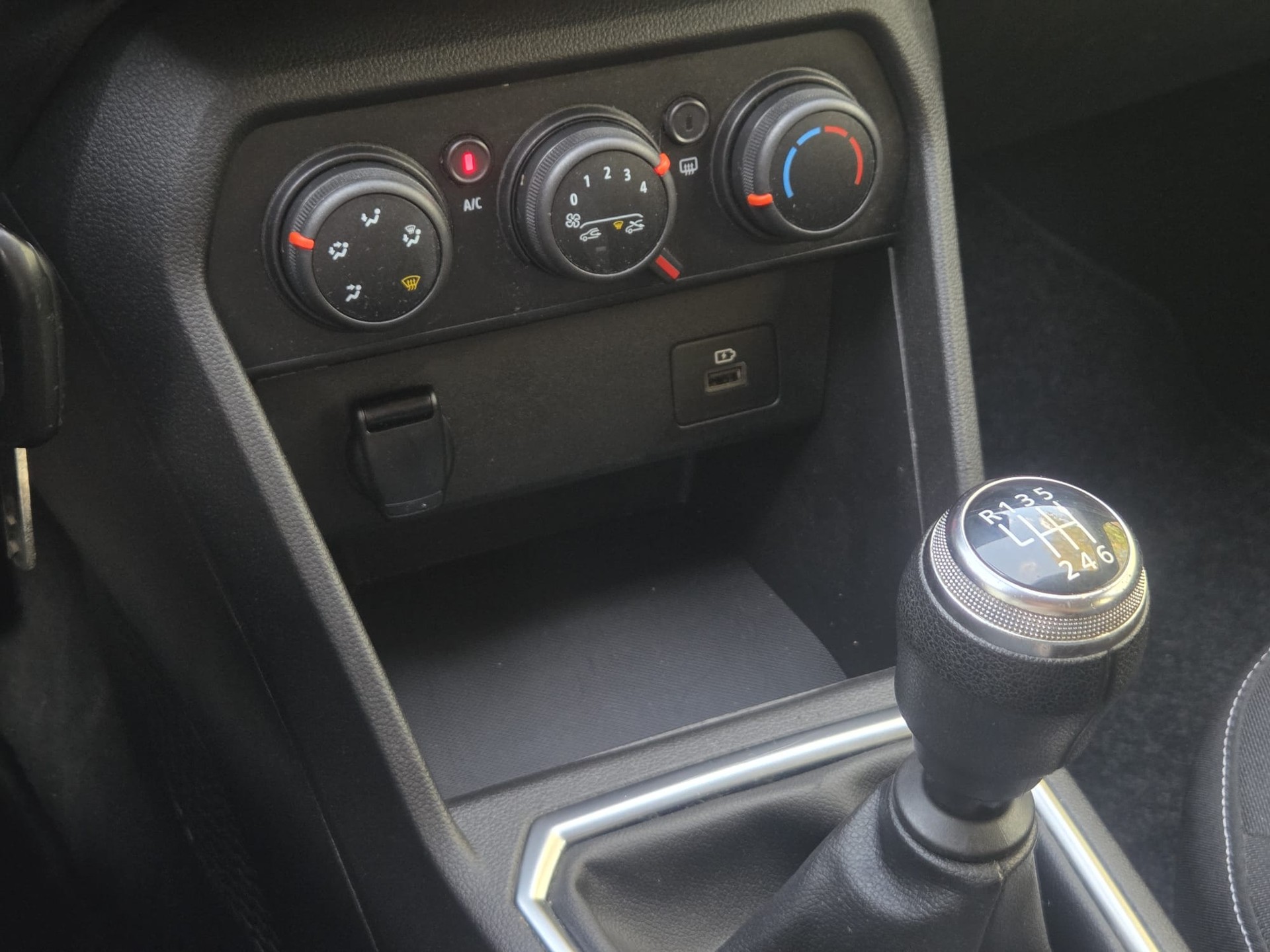 DACIA Sandero TCe 90 Comfort ** Expertise & Service du jour ** Frish Service und MFK-image-6