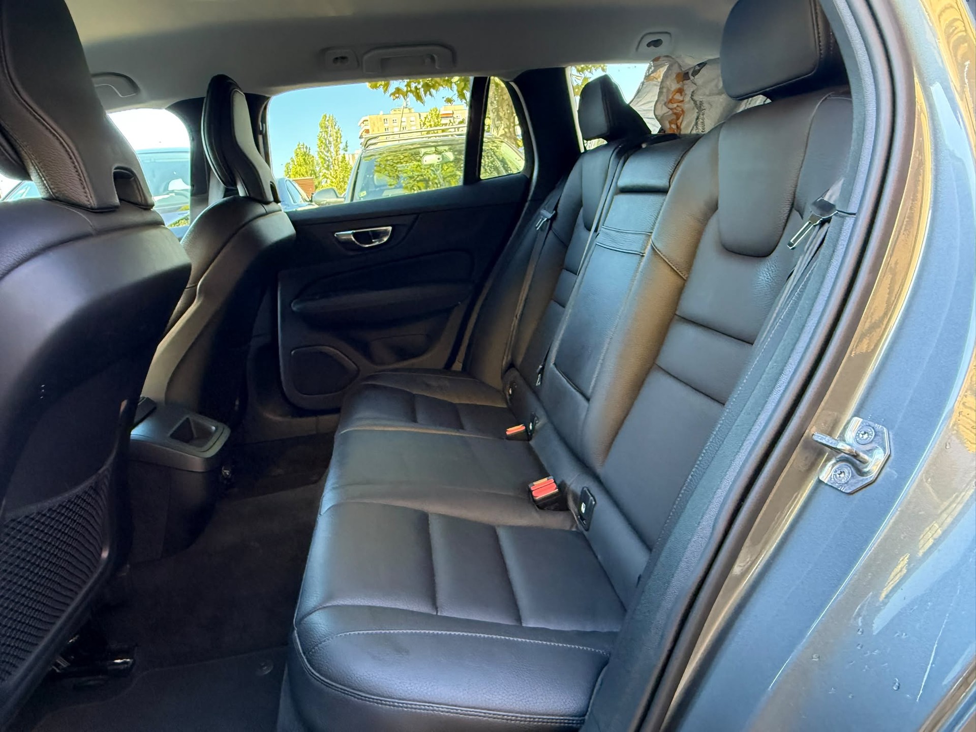 VOLVO V60 D4 Momentum Geartronic-image-9