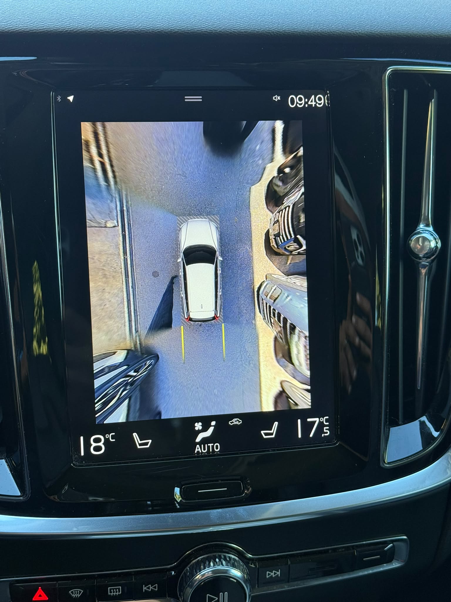 VOLVO V60 D4 Momentum Geartronic-image-11