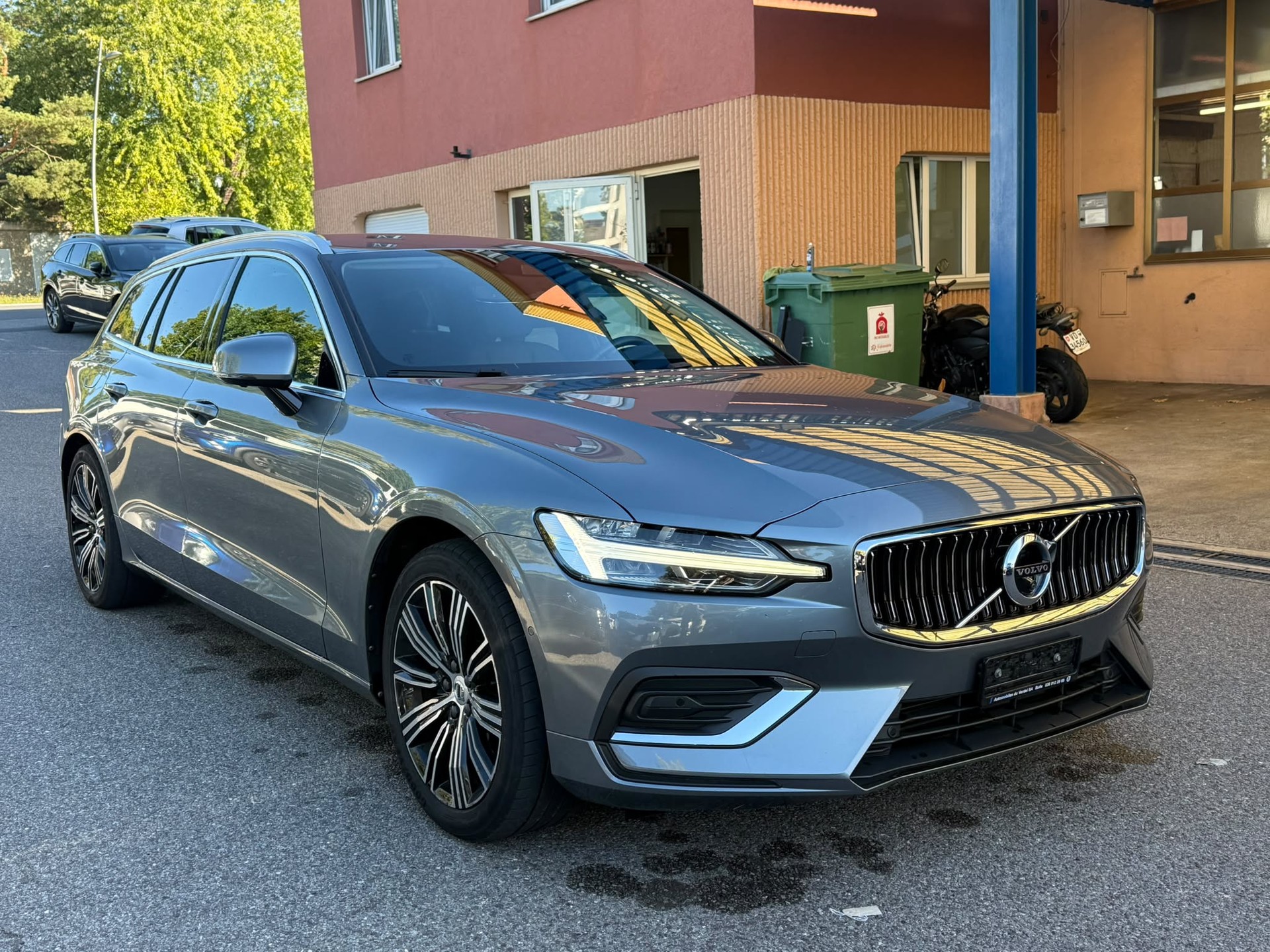 VOLVO V60 D4 Momentum Geartronic-image-3