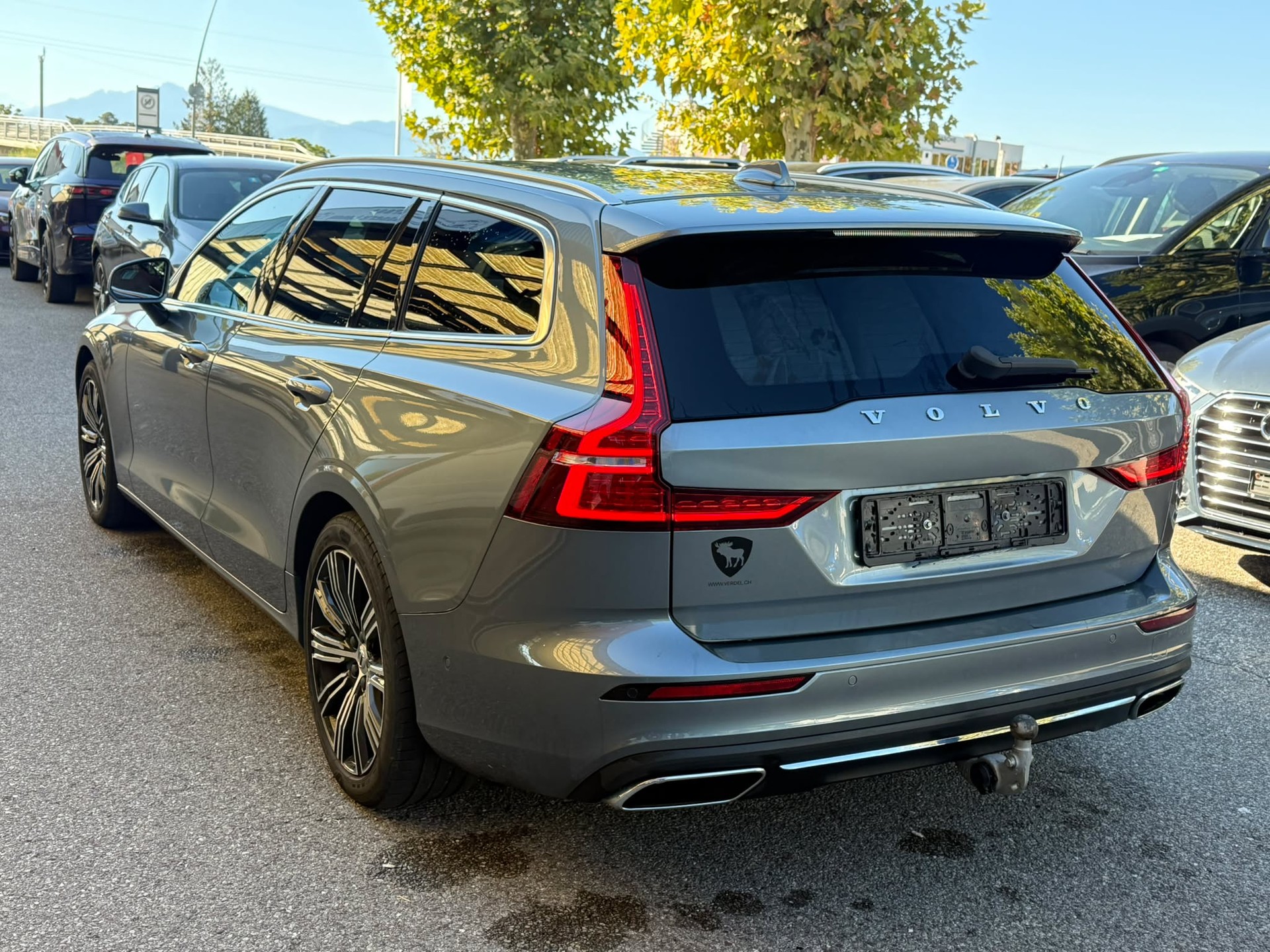 VOLVO V60 D4 Momentum Geartronic-image-6