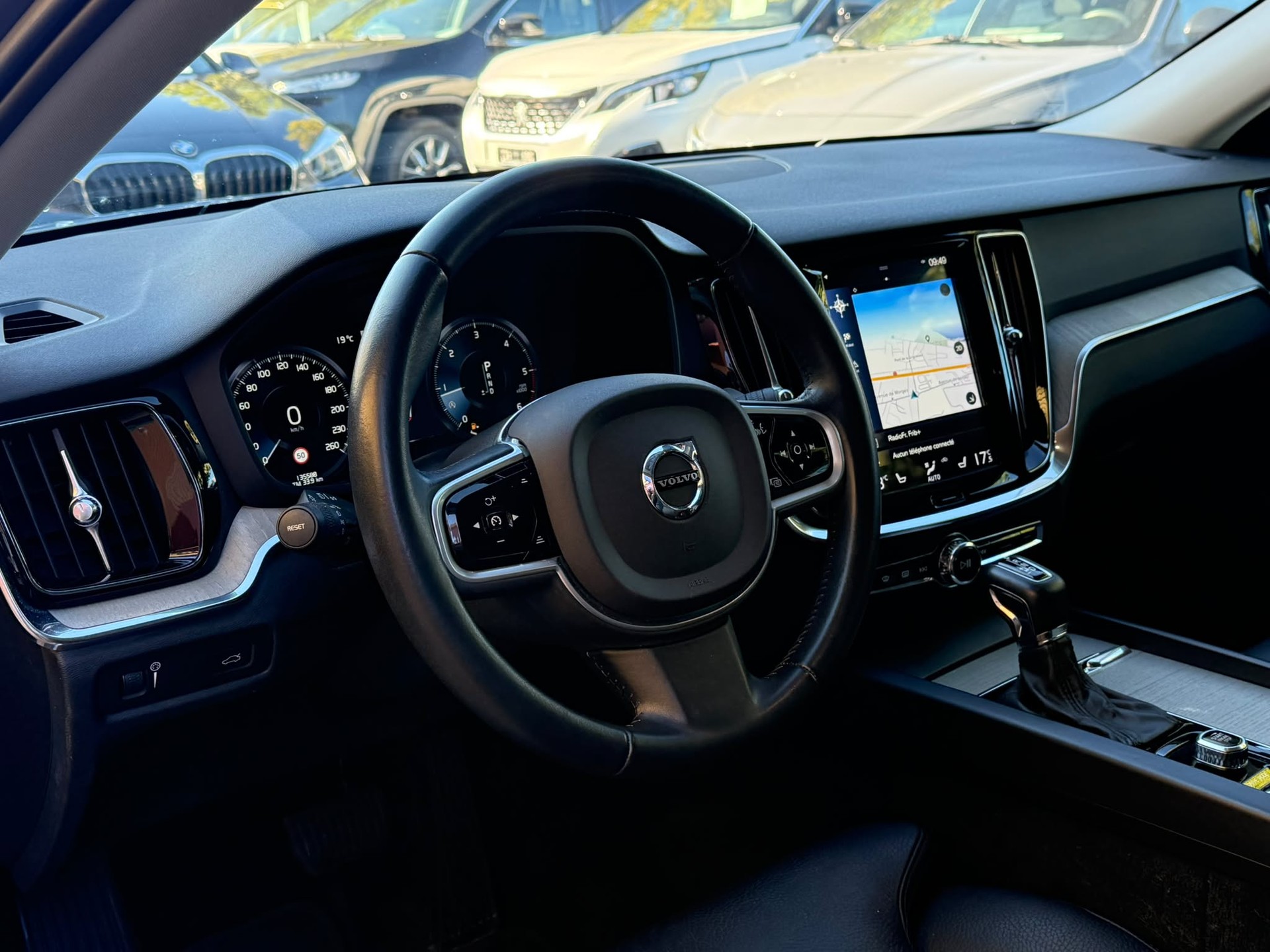 VOLVO V60 D4 Momentum Geartronic-image-10