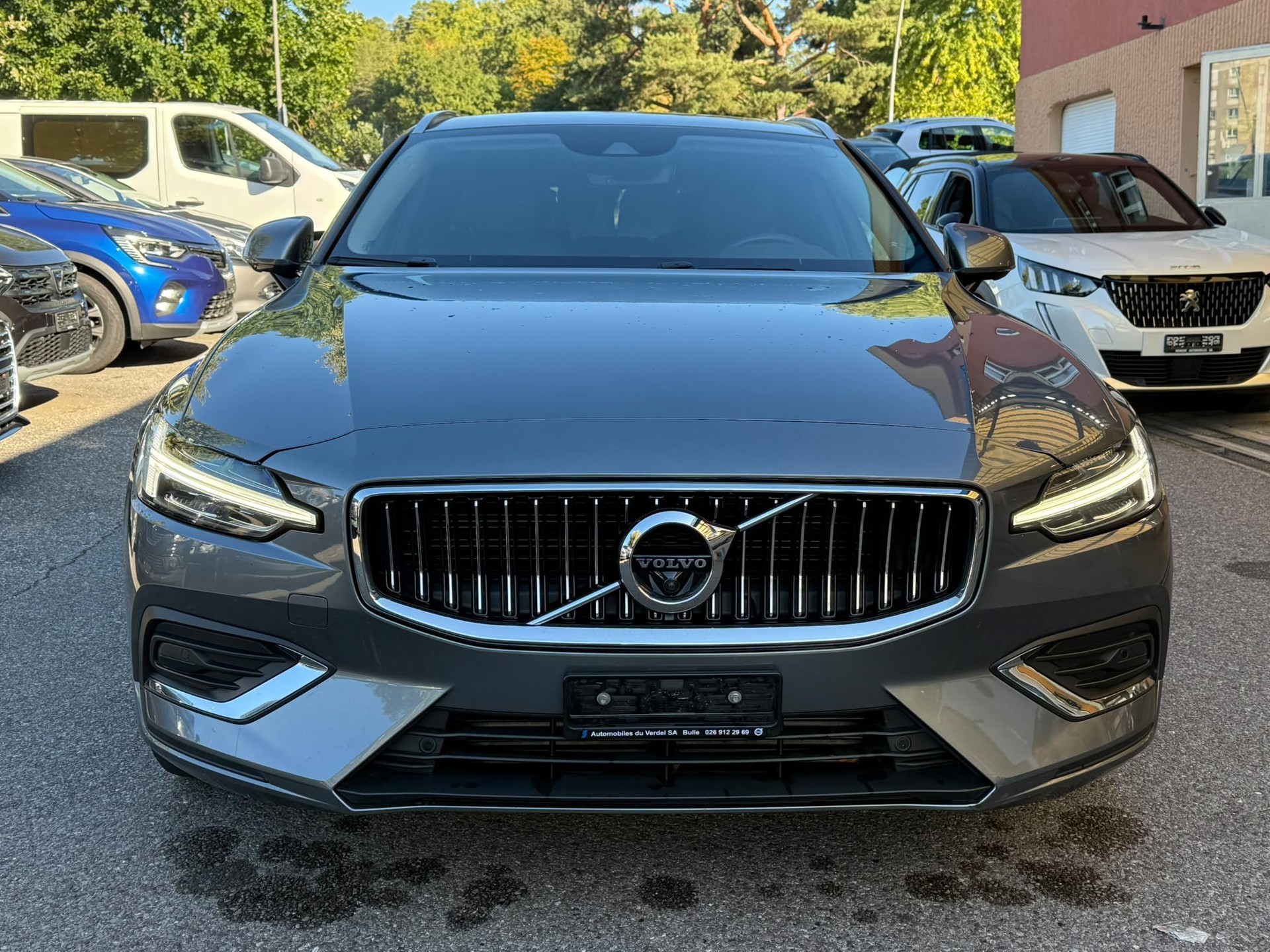 VOLVO V60 D4 Momentum Geartronic-image-0