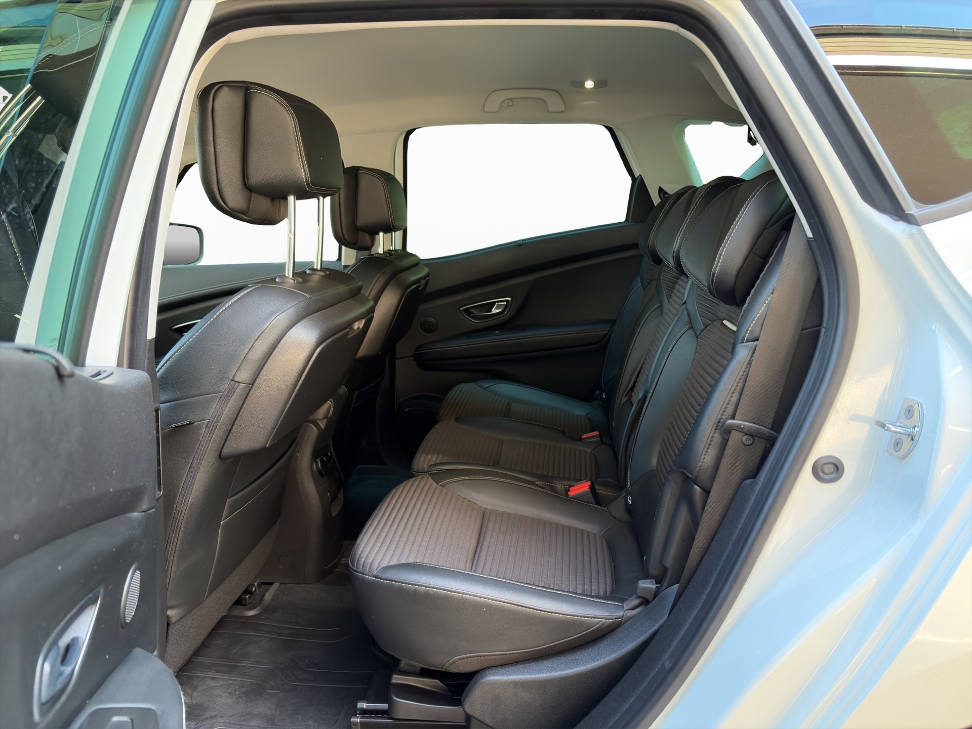 RENAULT Scénic 1.2 16V Turbo Bose-image-7