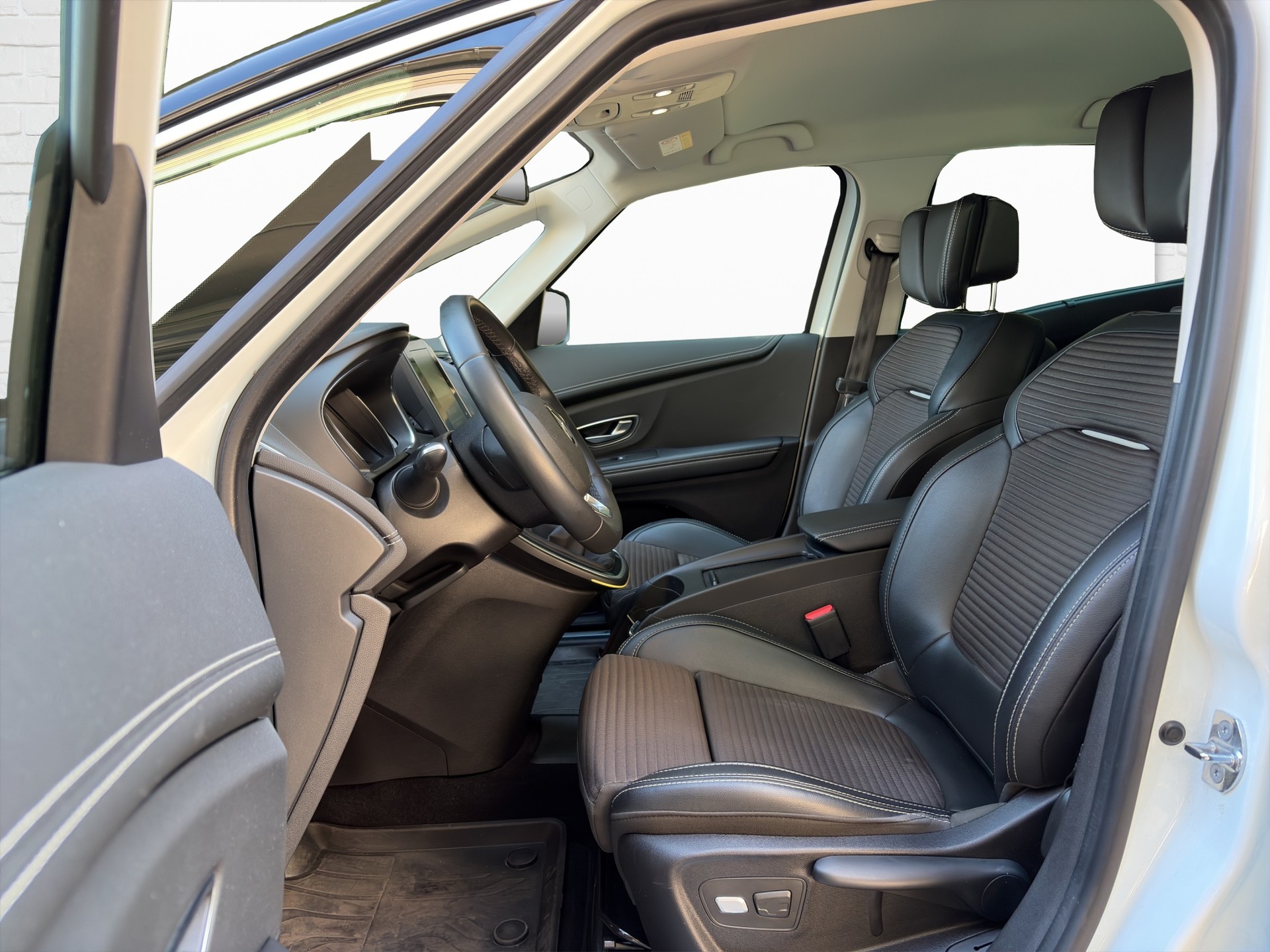 RENAULT Scénic 1.2 16V Turbo Bose-image-3