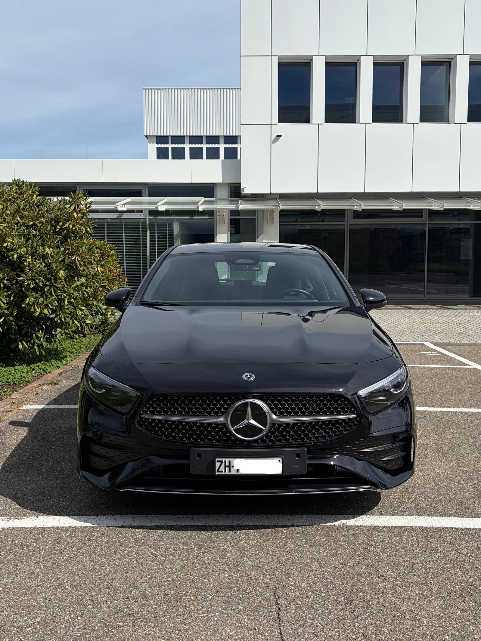 MERCEDES-BENZ A 200 AMG Line-image-1