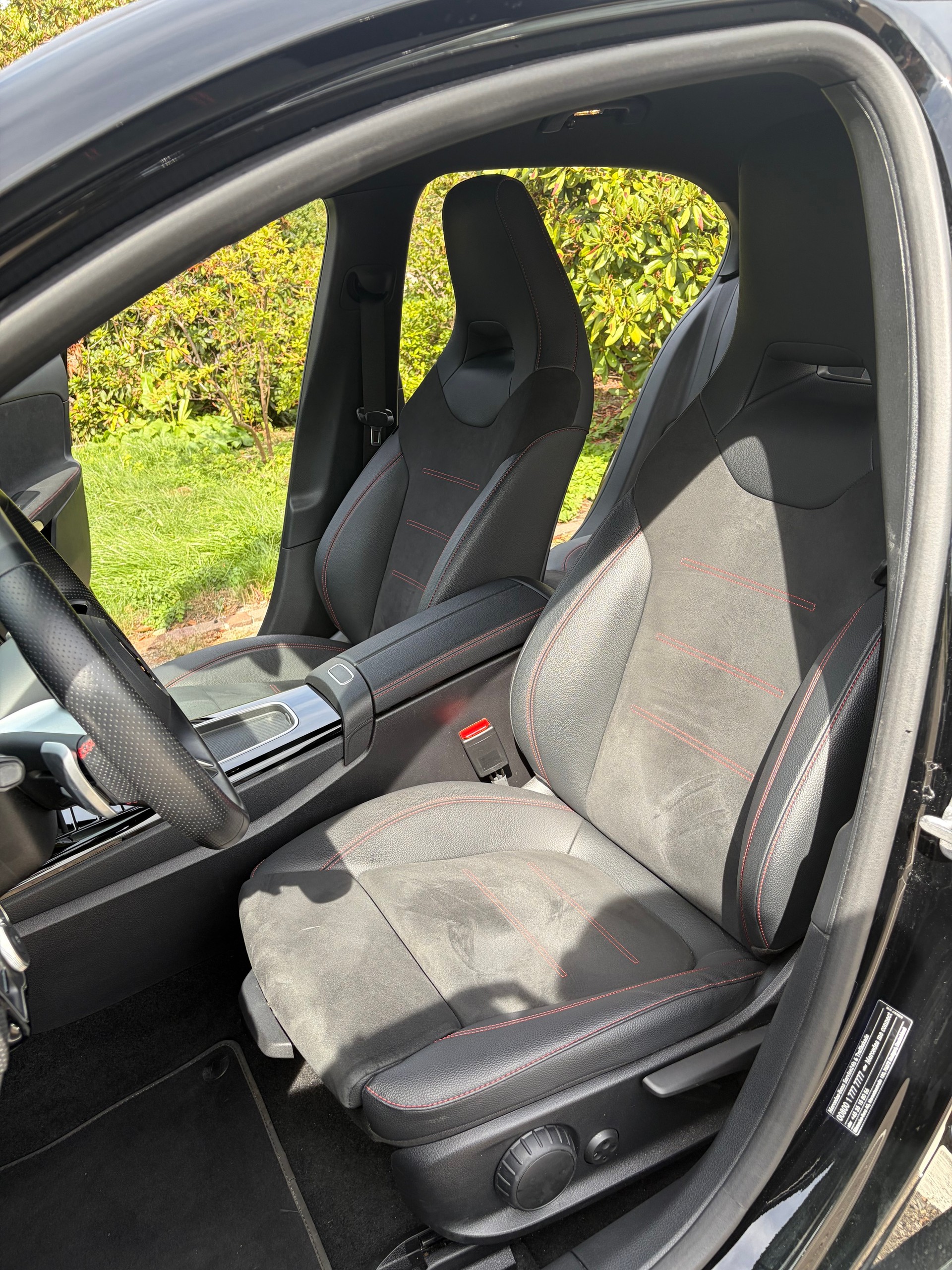 MERCEDES-BENZ A 200 AMG Line-image-4