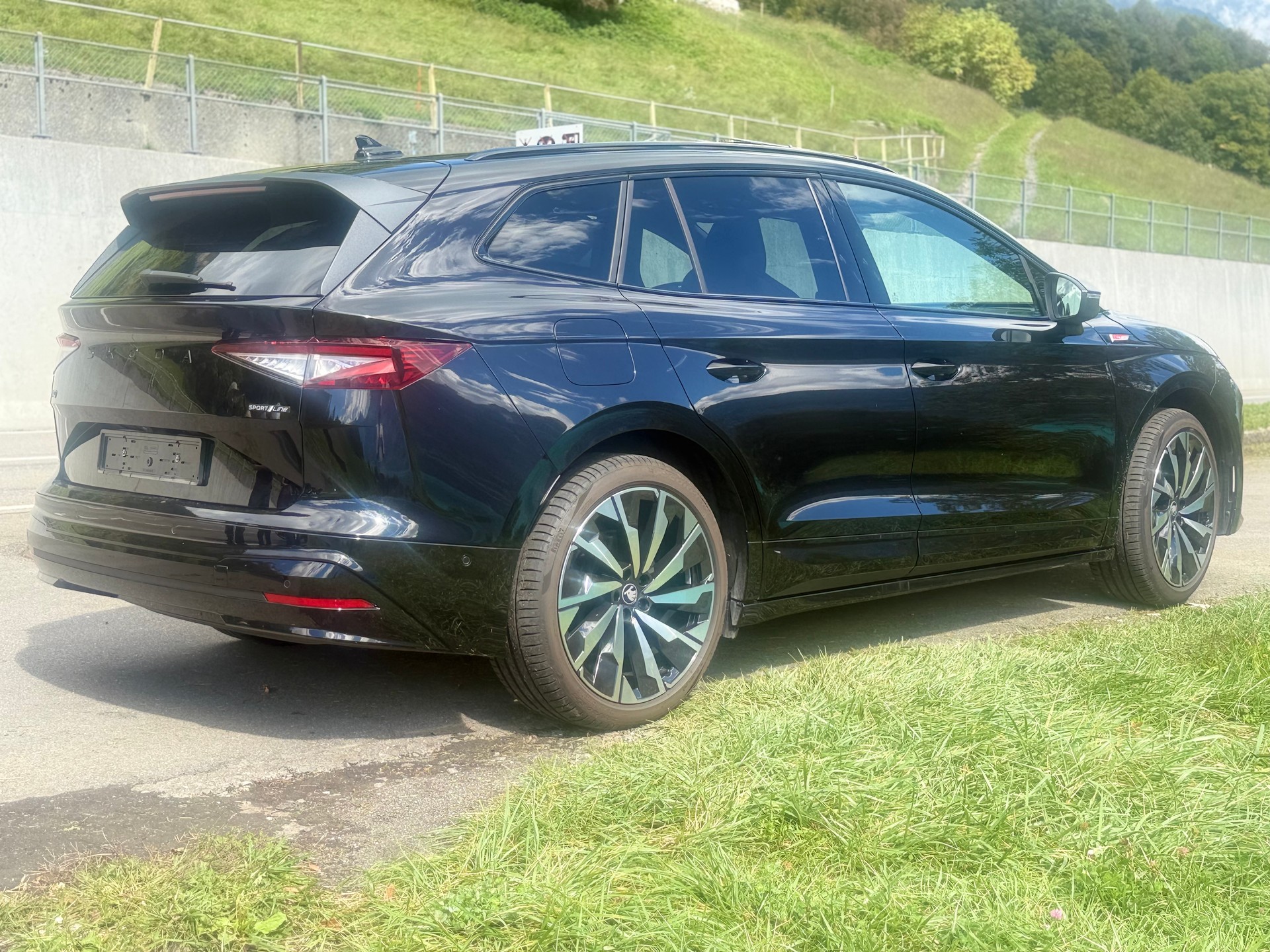 SKODA Enyaq 85x Sportline 4x4-image-9