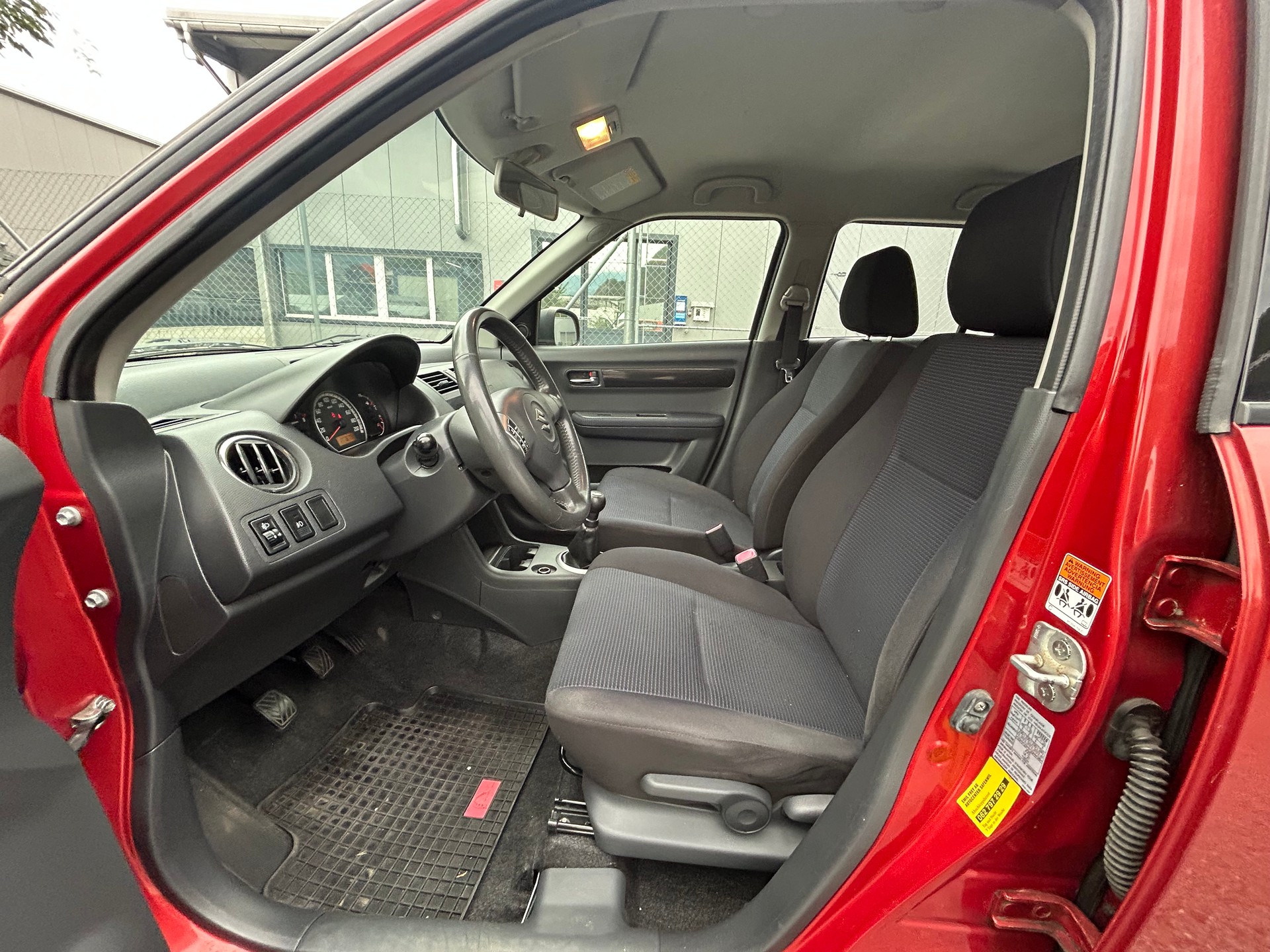 SUZUKI Swift 1.3i 16V GL 4x4-image-10