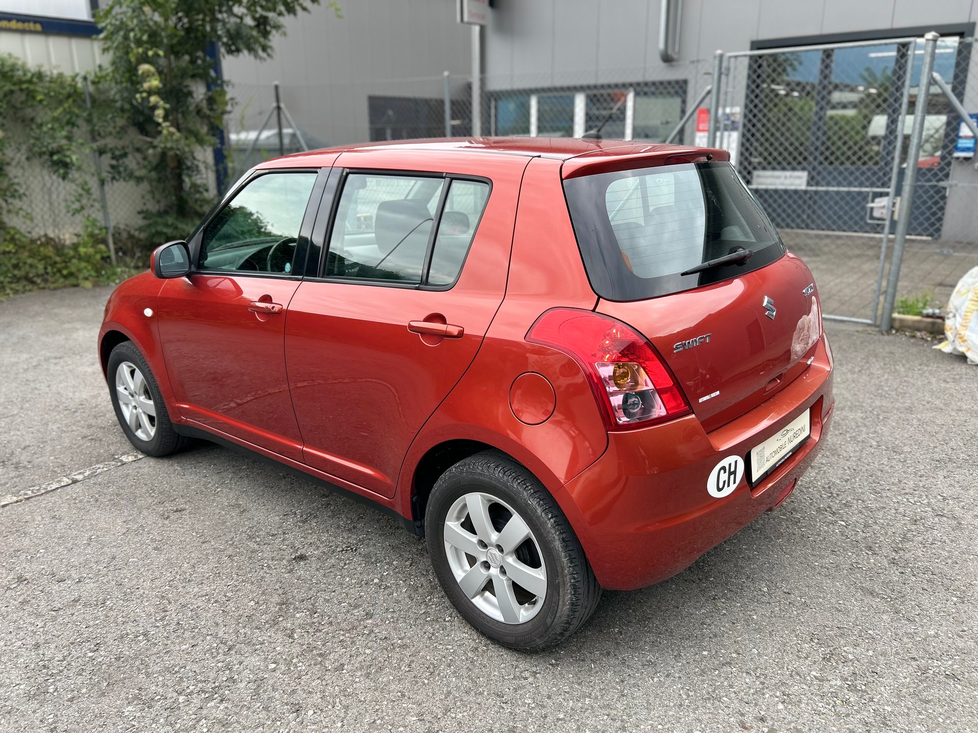 SUZUKI Swift 1.3i 16V GL 4x4-image-3