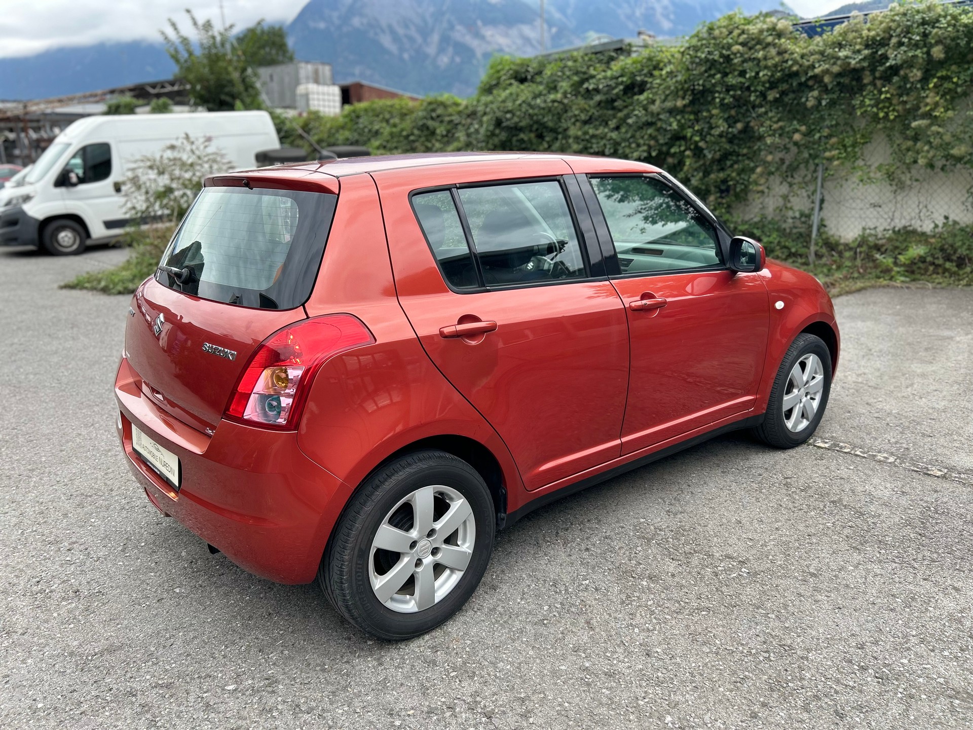 SUZUKI Swift 1.3i 16V GL 4x4-image-2