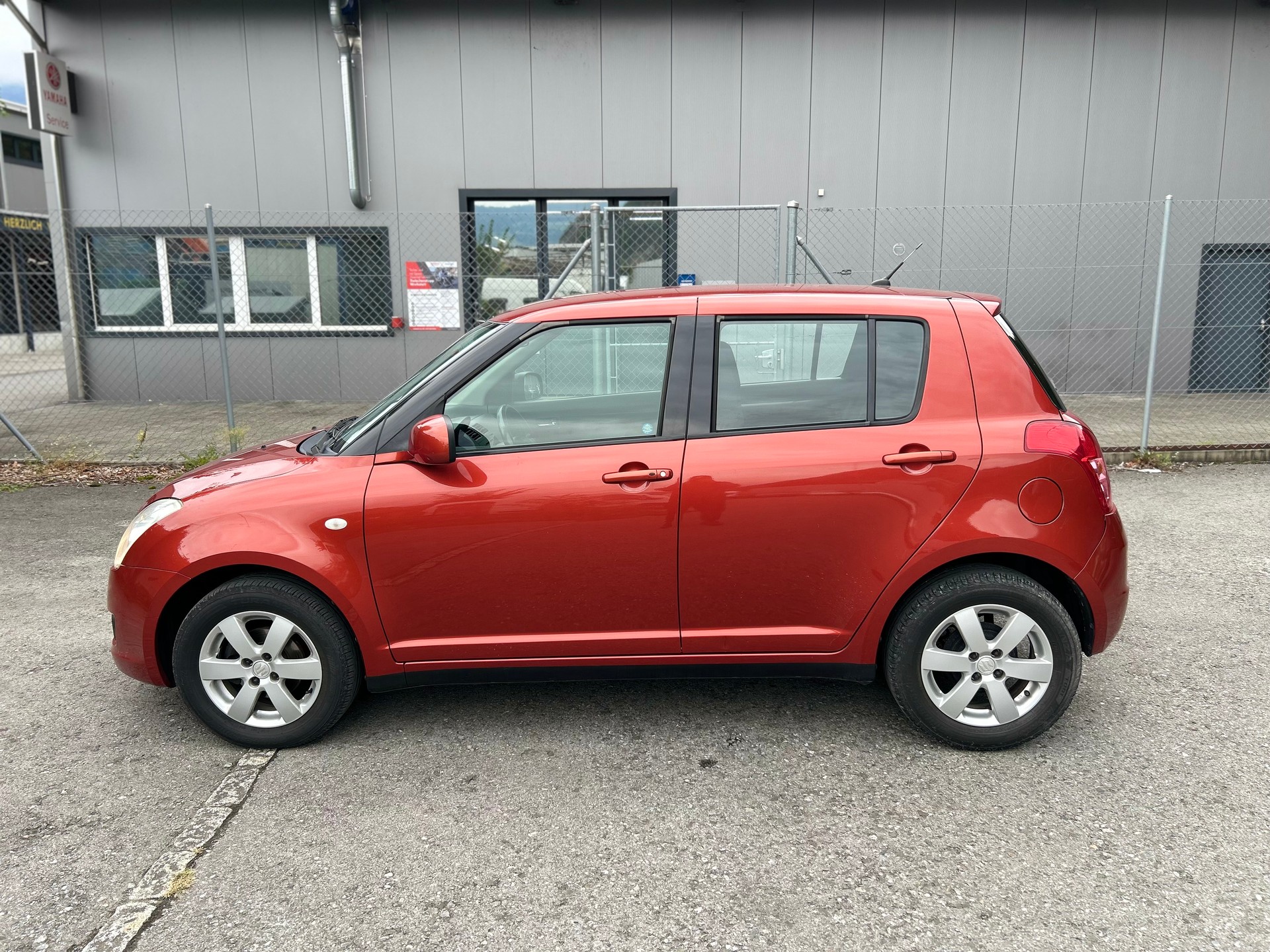 SUZUKI Swift 1.3i 16V GL 4x4-image-6