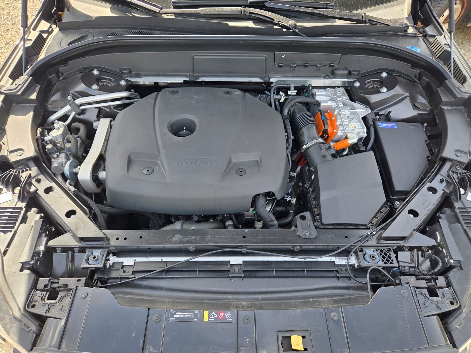 VOLVO XC60 T8 eAWD PluginHybrid Ultimate Bright Geartronic-image-10