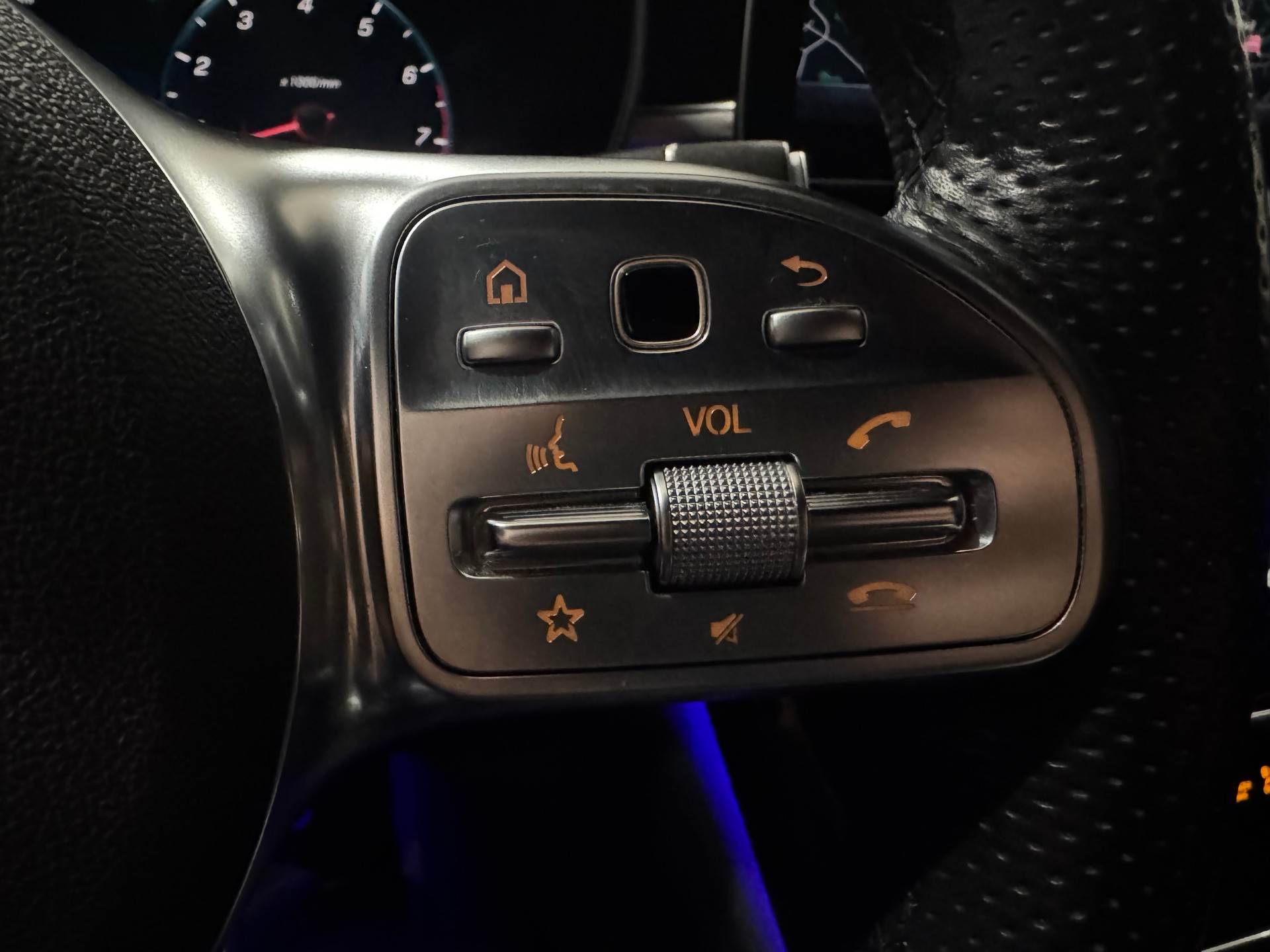 MERCEDES-BENZ C 200 Swiss Star AMG Line 4M 9G-Tronic | CH |-image-22