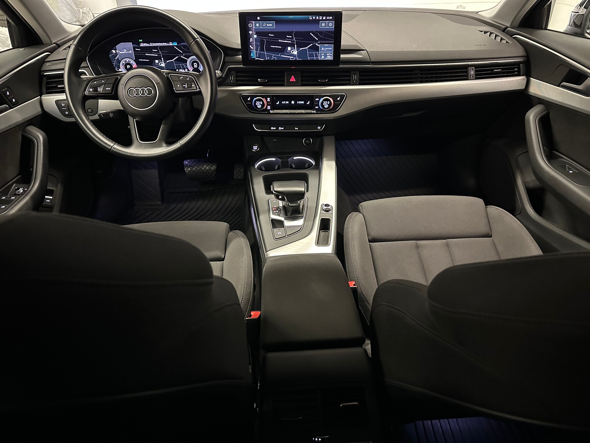 AUDI A4 Avant 35 TDI S-tronic *Full Black*-image-3