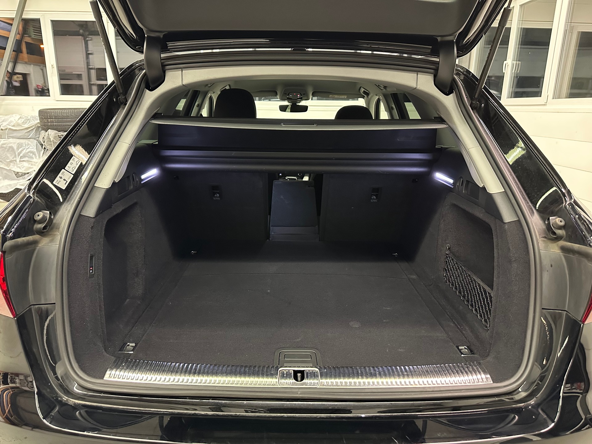 AUDI A4 Avant 35 TDI S-tronic *Full Black*-image-6