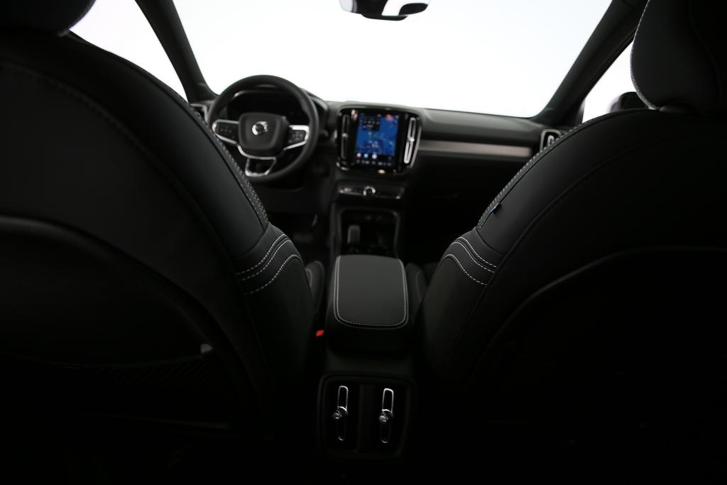 VOLVO EX40 Twin Black Edition AWD-image-6