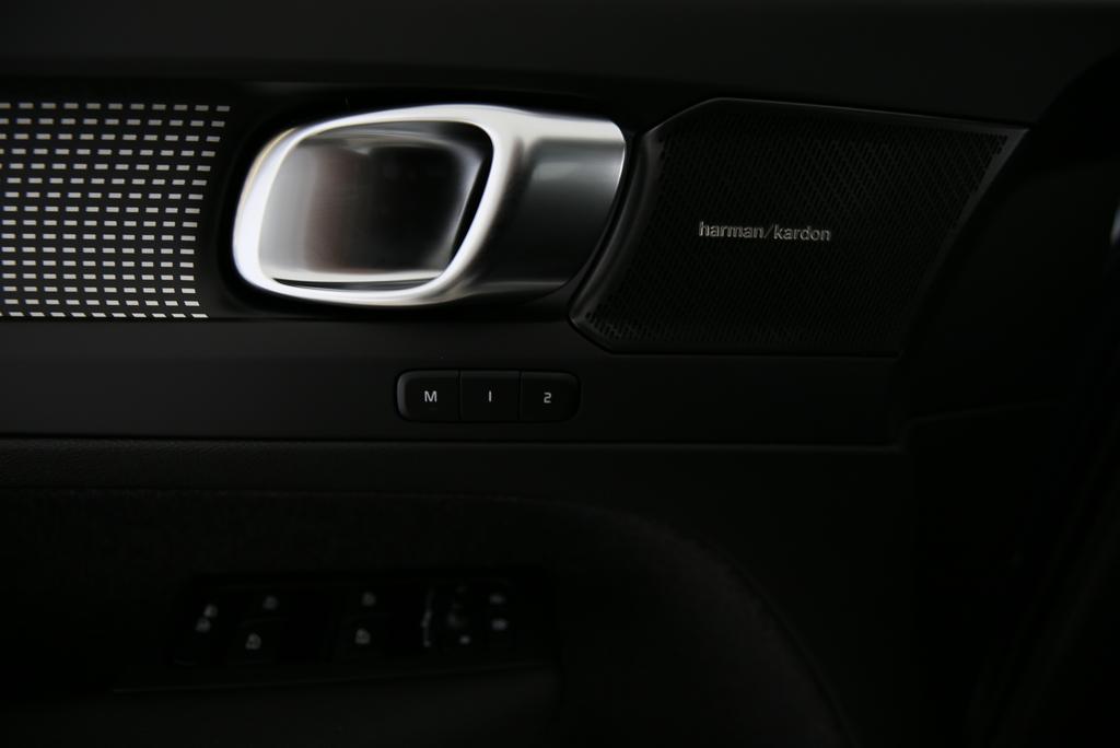 VOLVO EX40 Twin Black Edition AWD-image-7