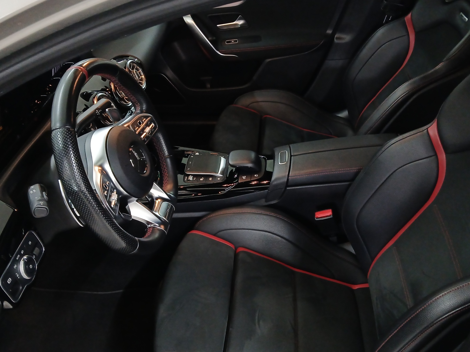 MERCEDES-BENZ A 45 S AMG 4Matic+ Speedshift-image-7
