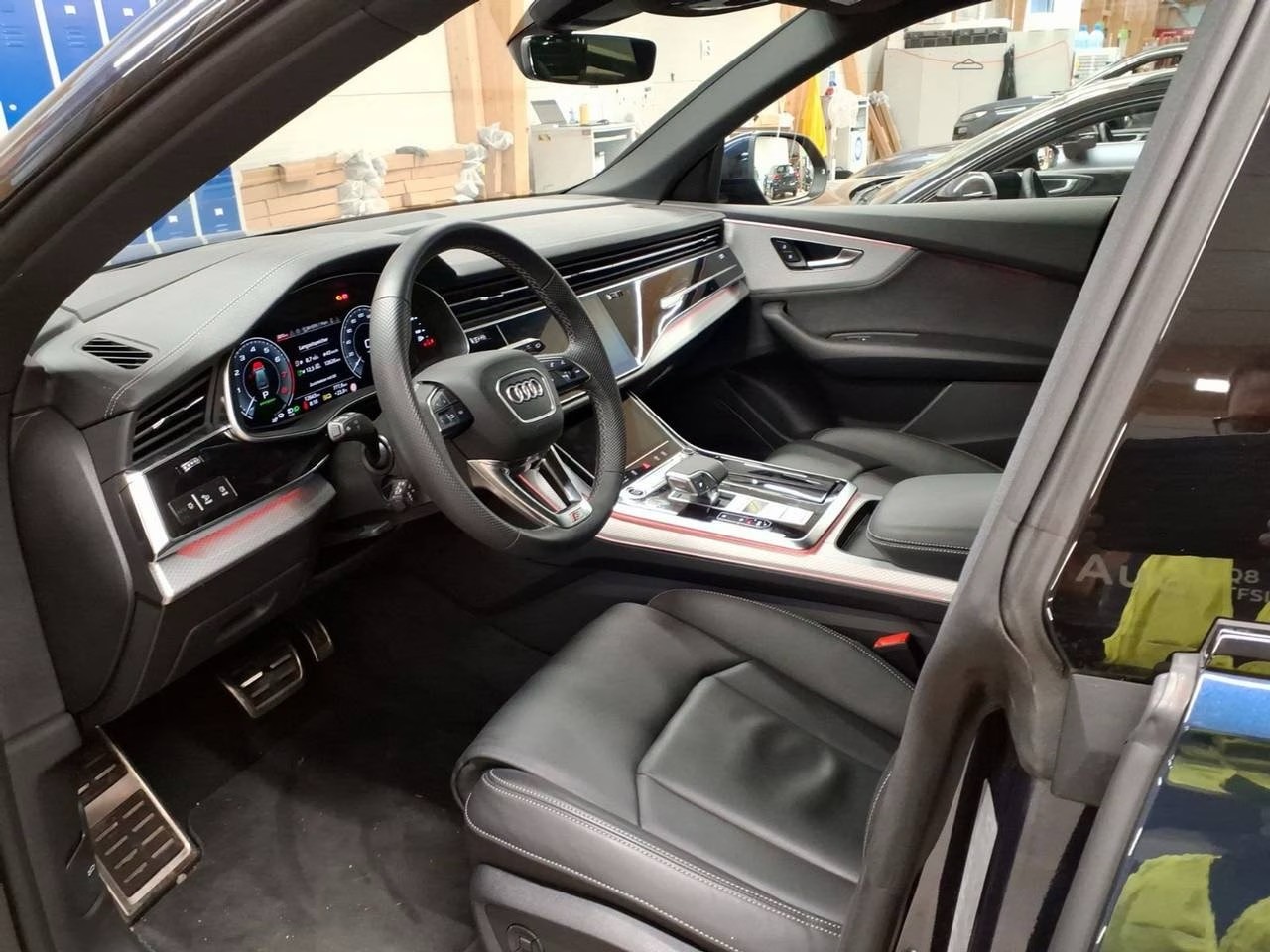 AUDI Q8 SUV TFSI e quattro 290 kW* S-Line,Panodach,5-Jahre Werksgarantie*-image-2