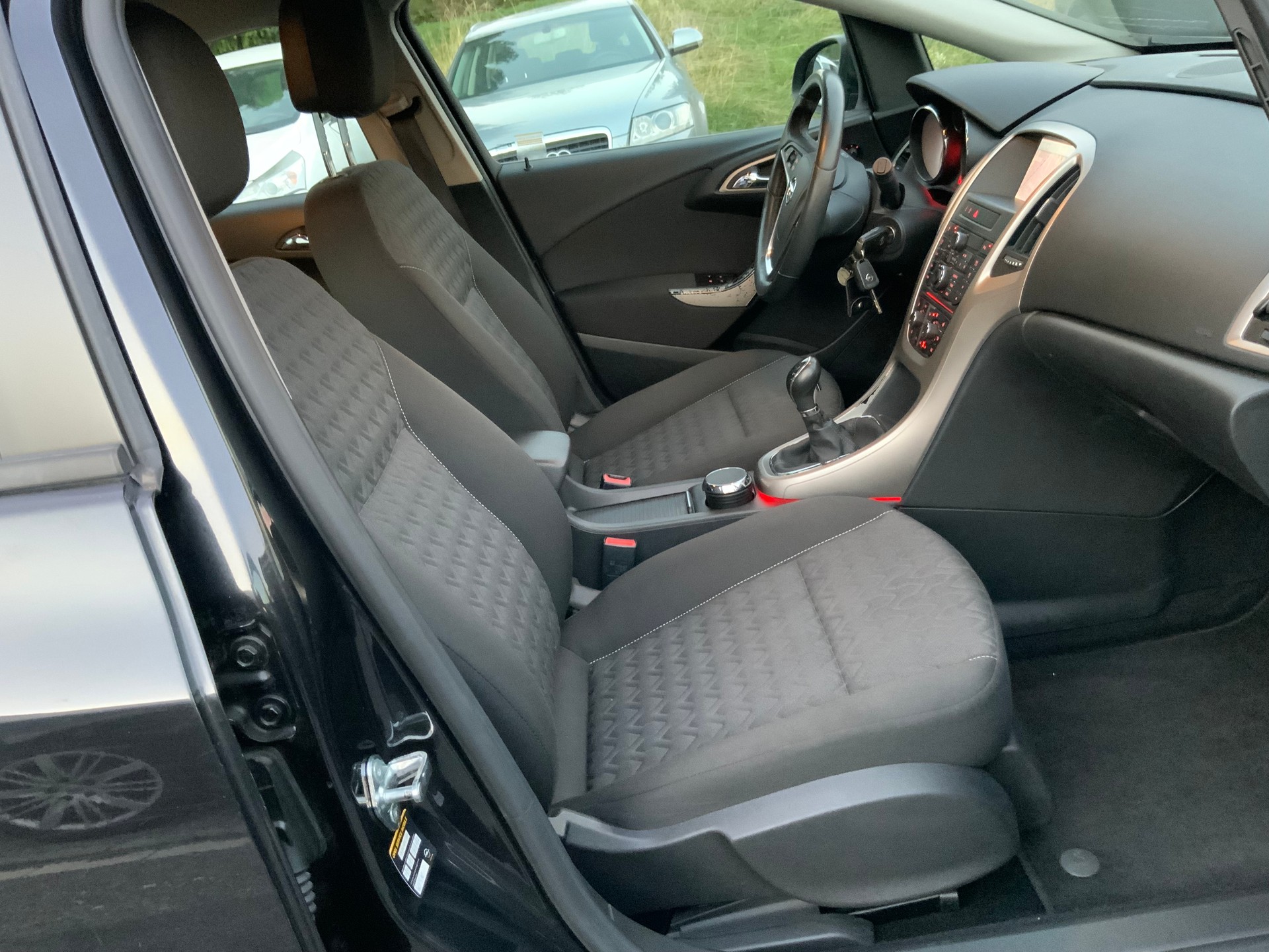 OPEL Astra 1.4i 16V Turbo Active Edition-image-12
