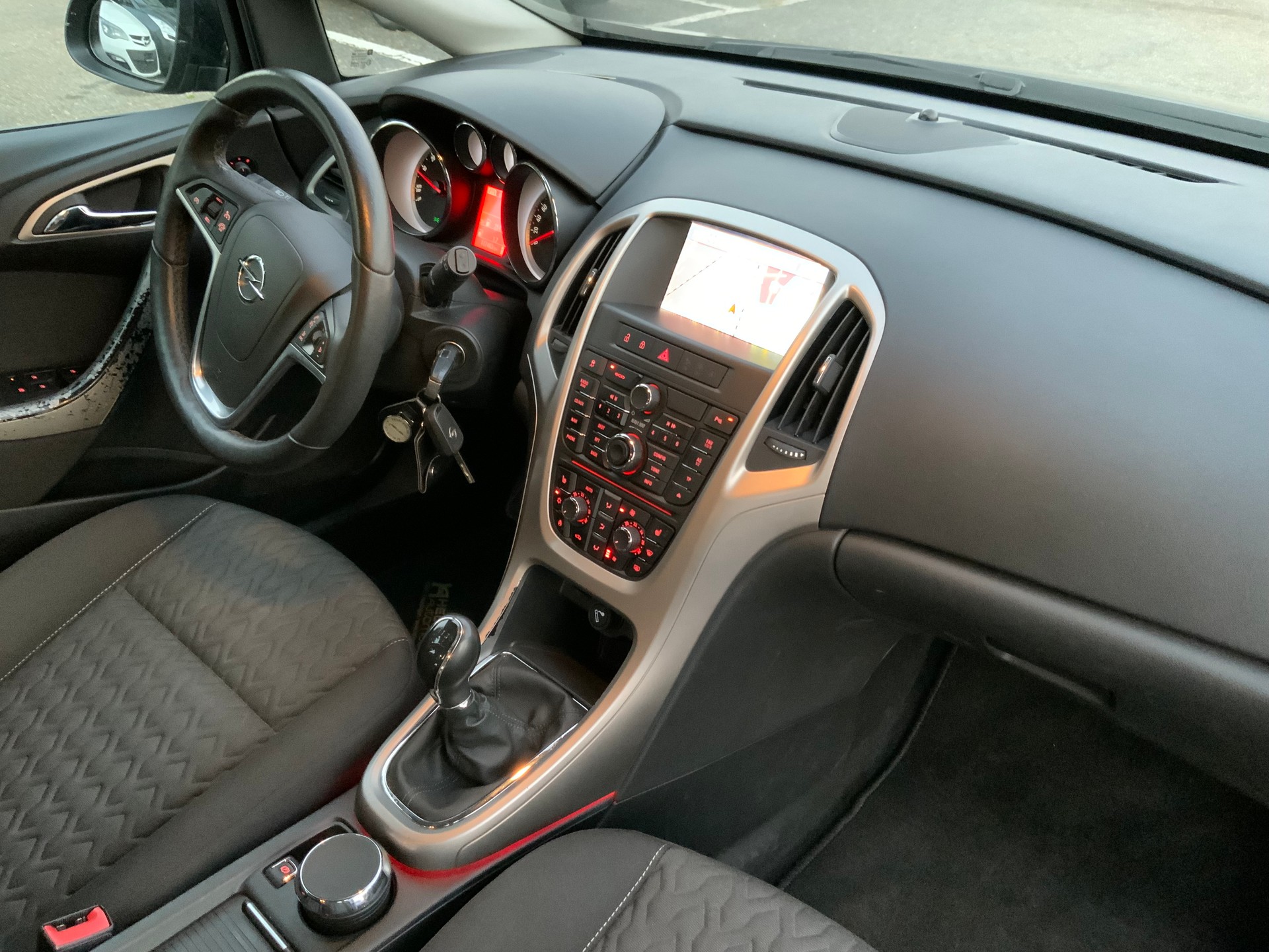 OPEL Astra 1.4i 16V Turbo Active Edition-image-11