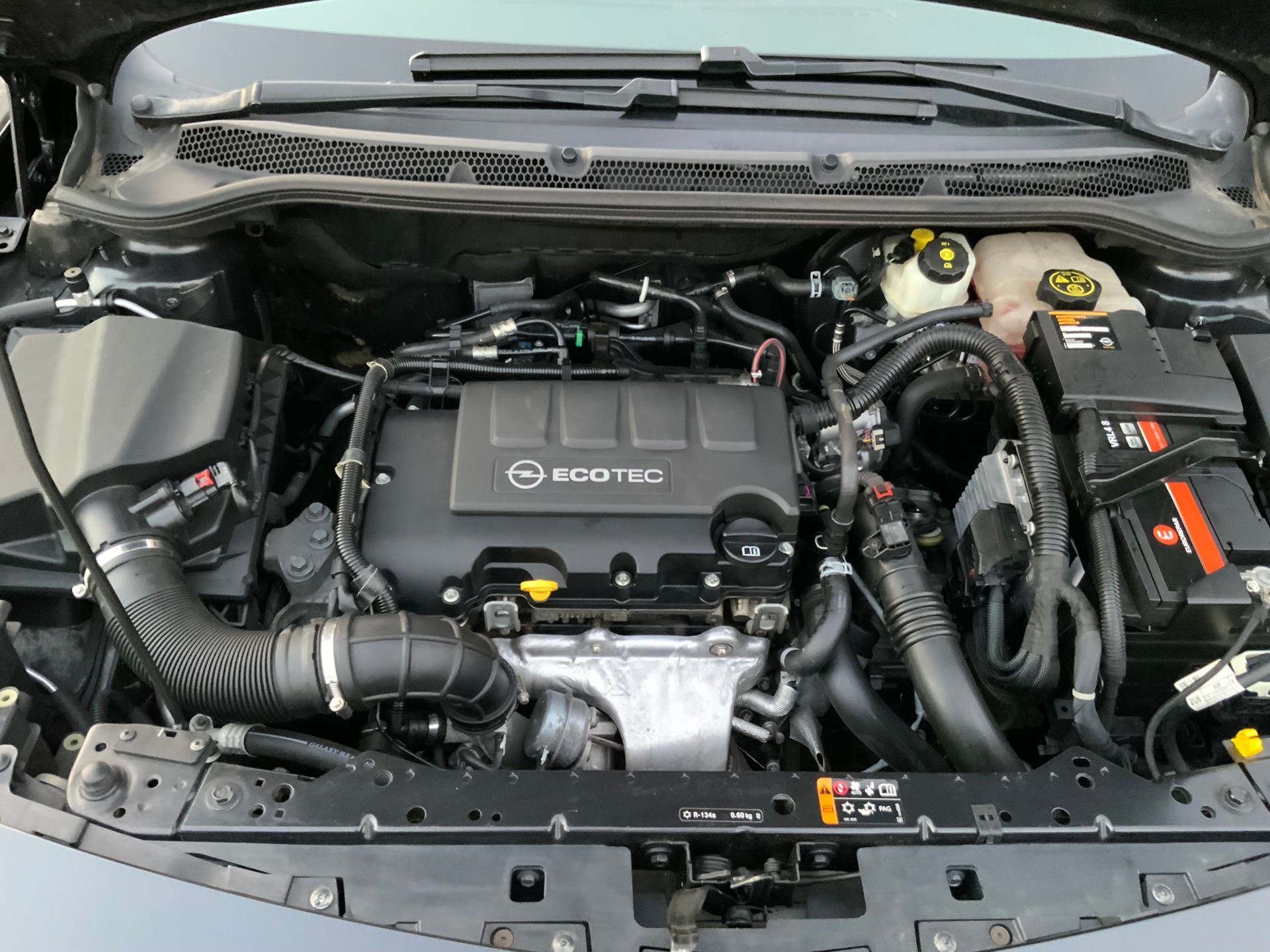 OPEL Astra 1.4i 16V Turbo Active Edition-image-9