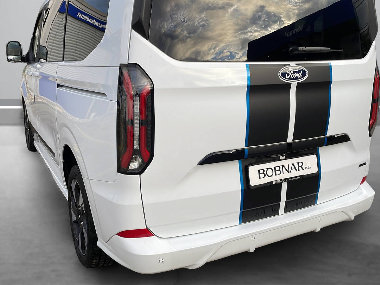 FORD Tourneo Custom 320 L1 2.0 EcoBlue 170 Sport 4x4-image-12