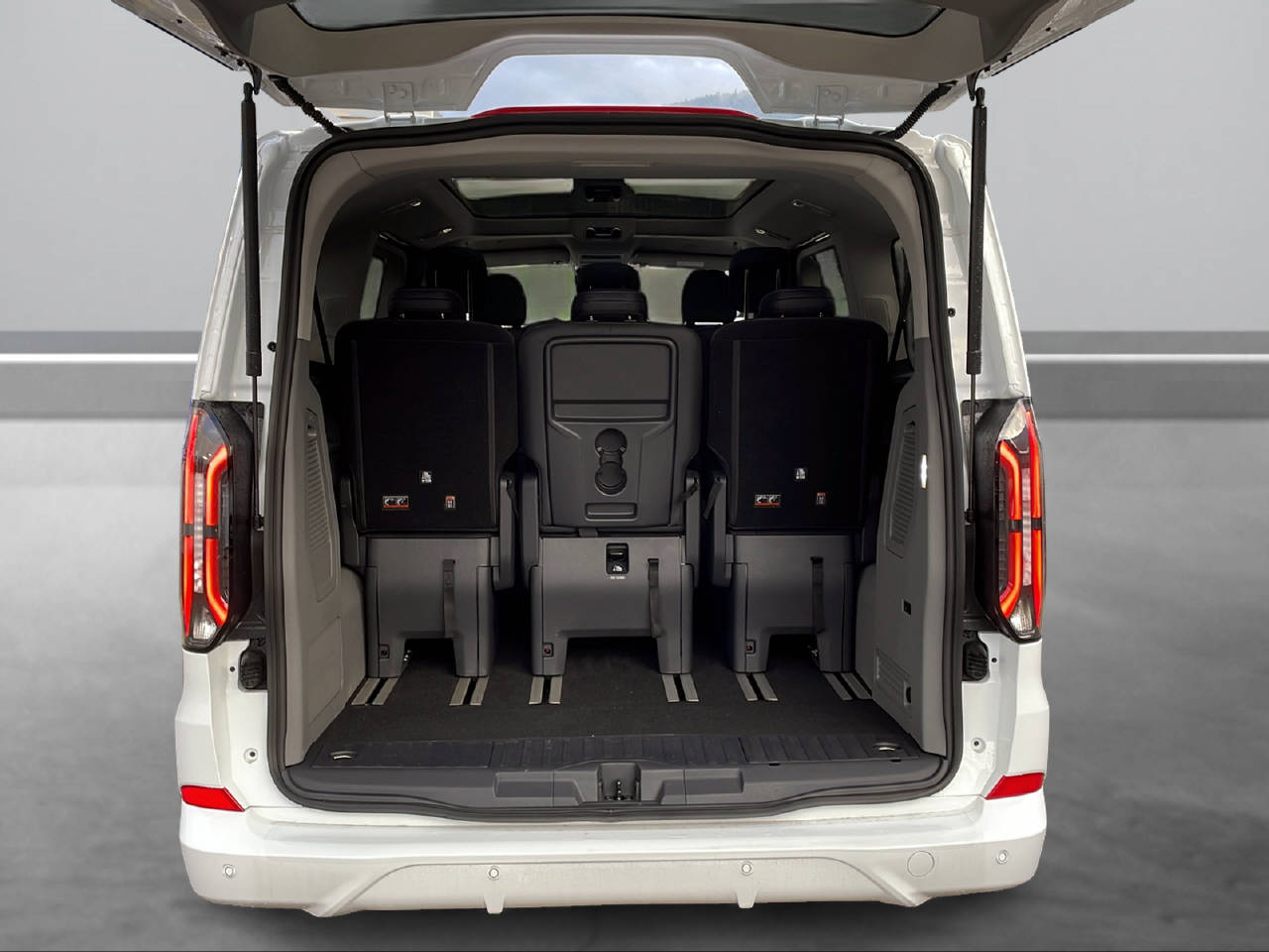FORD Tourneo Custom 320 L1 2.0 EcoBlue 170 Sport 4x4-image-13