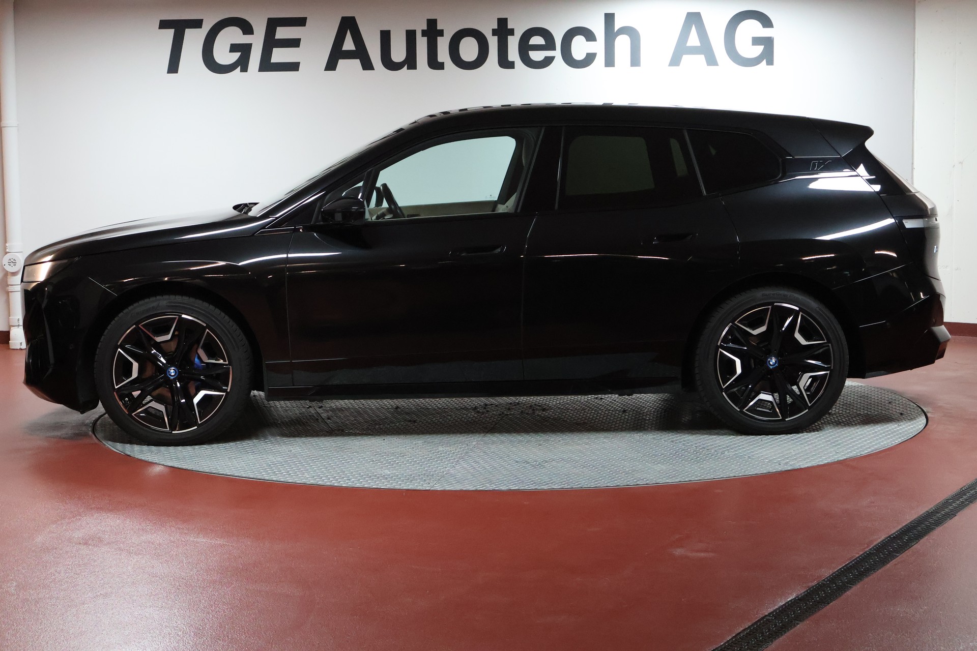 BMW iX xDrive50-image-3