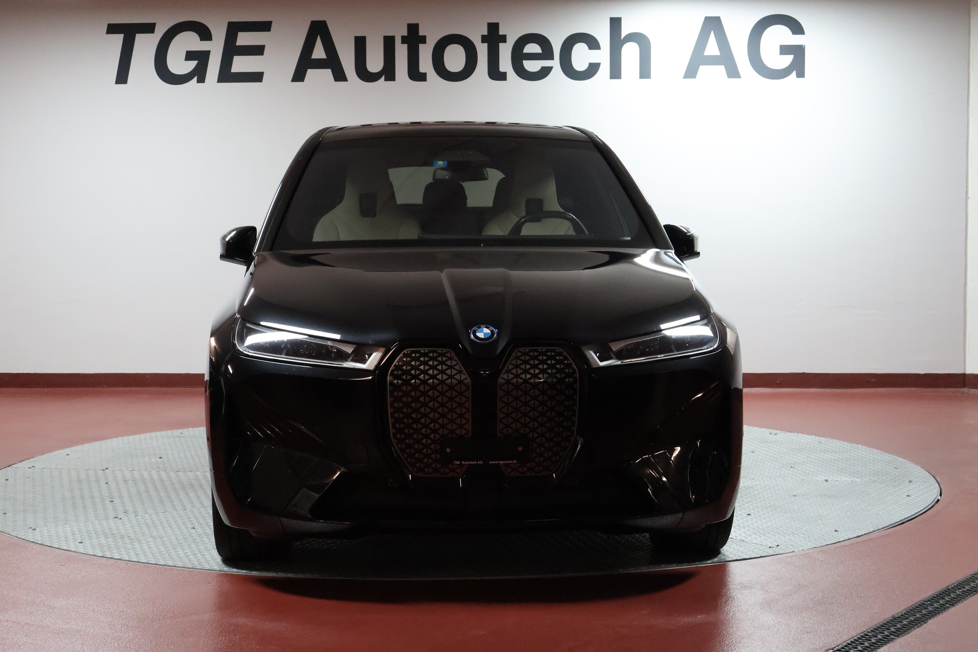 BMW iX xDrive50-image-1