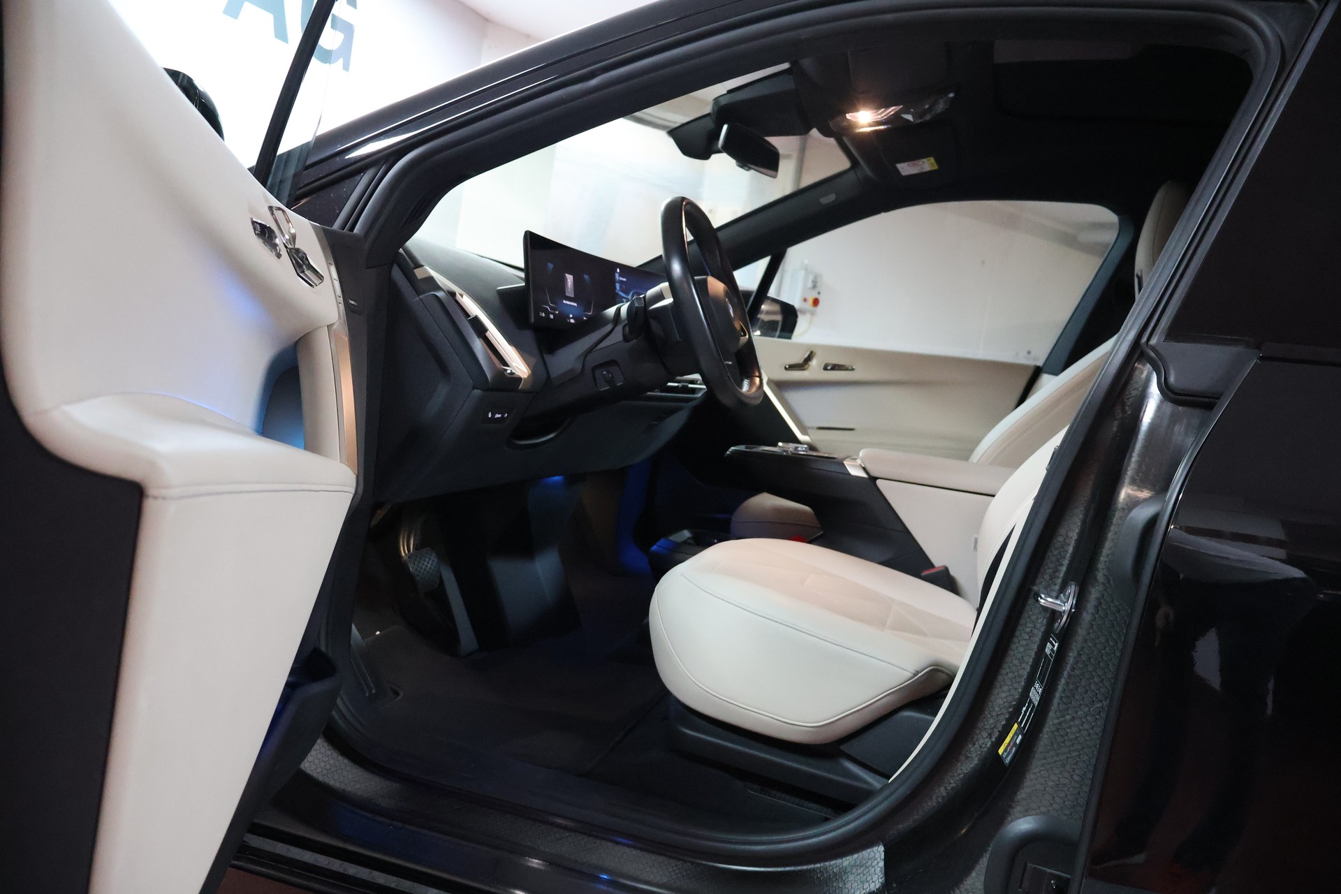 BMW iX xDrive50-image-7