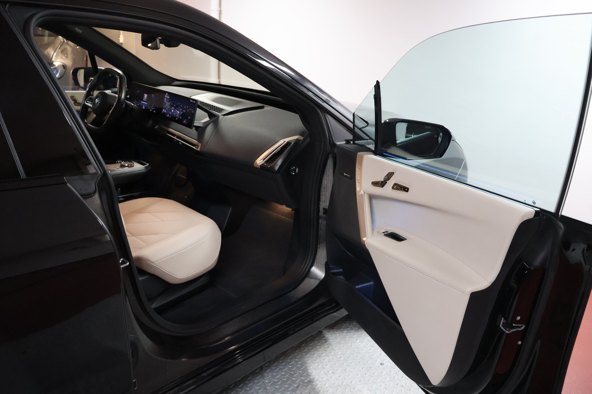 BMW iX xDrive50-image-14