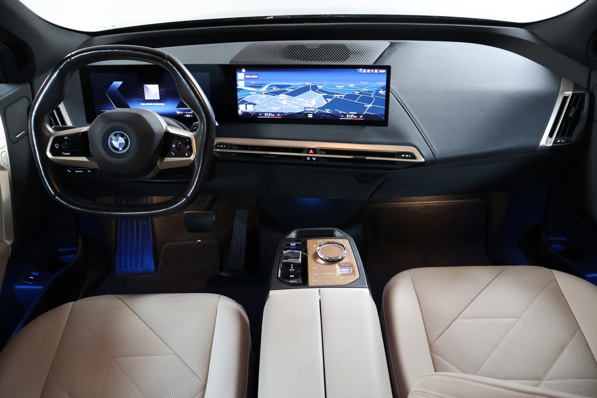 BMW iX xDrive50-image-11