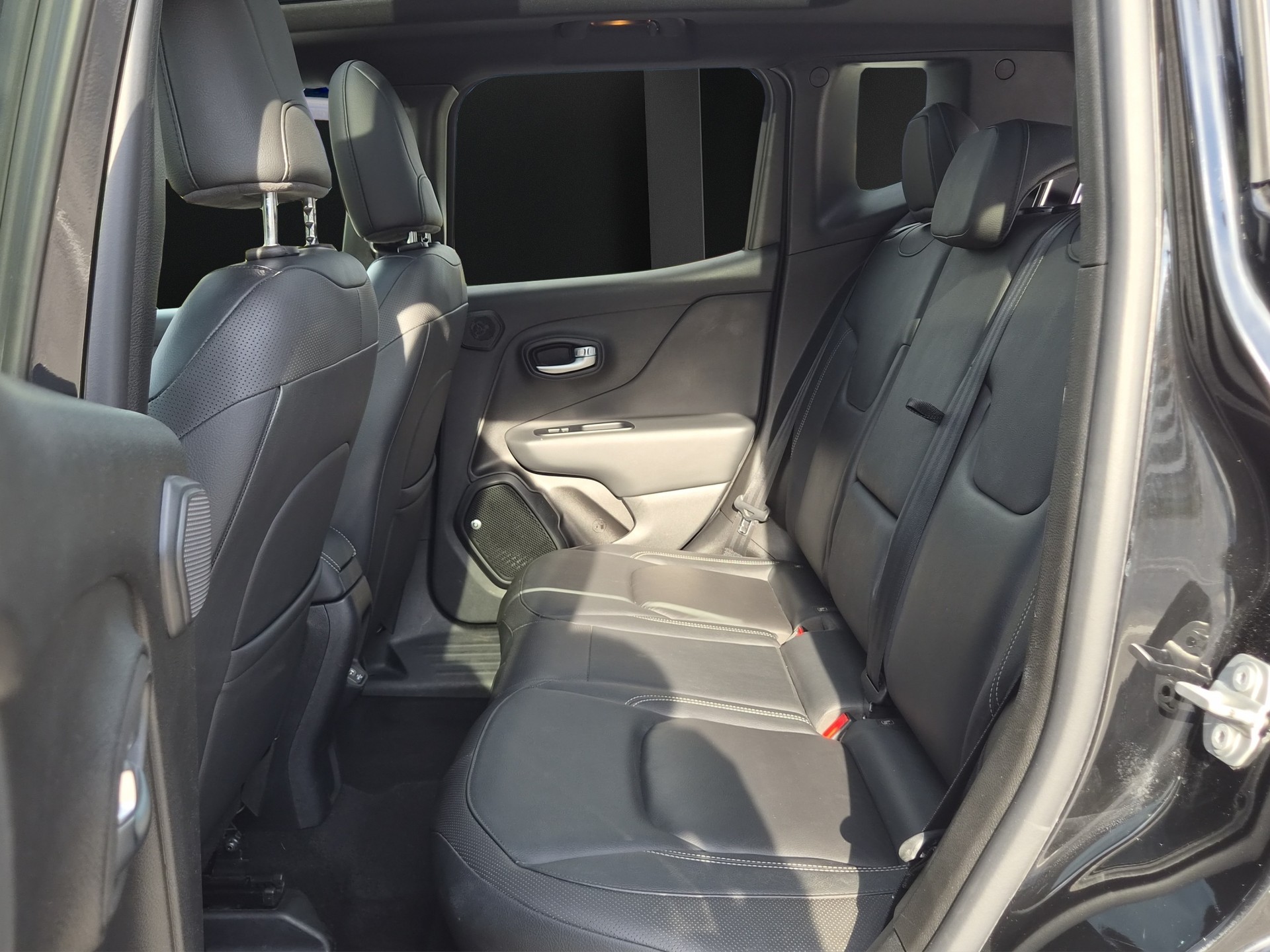 JEEP Renegade 1.3 Turbo S AWD-image-19