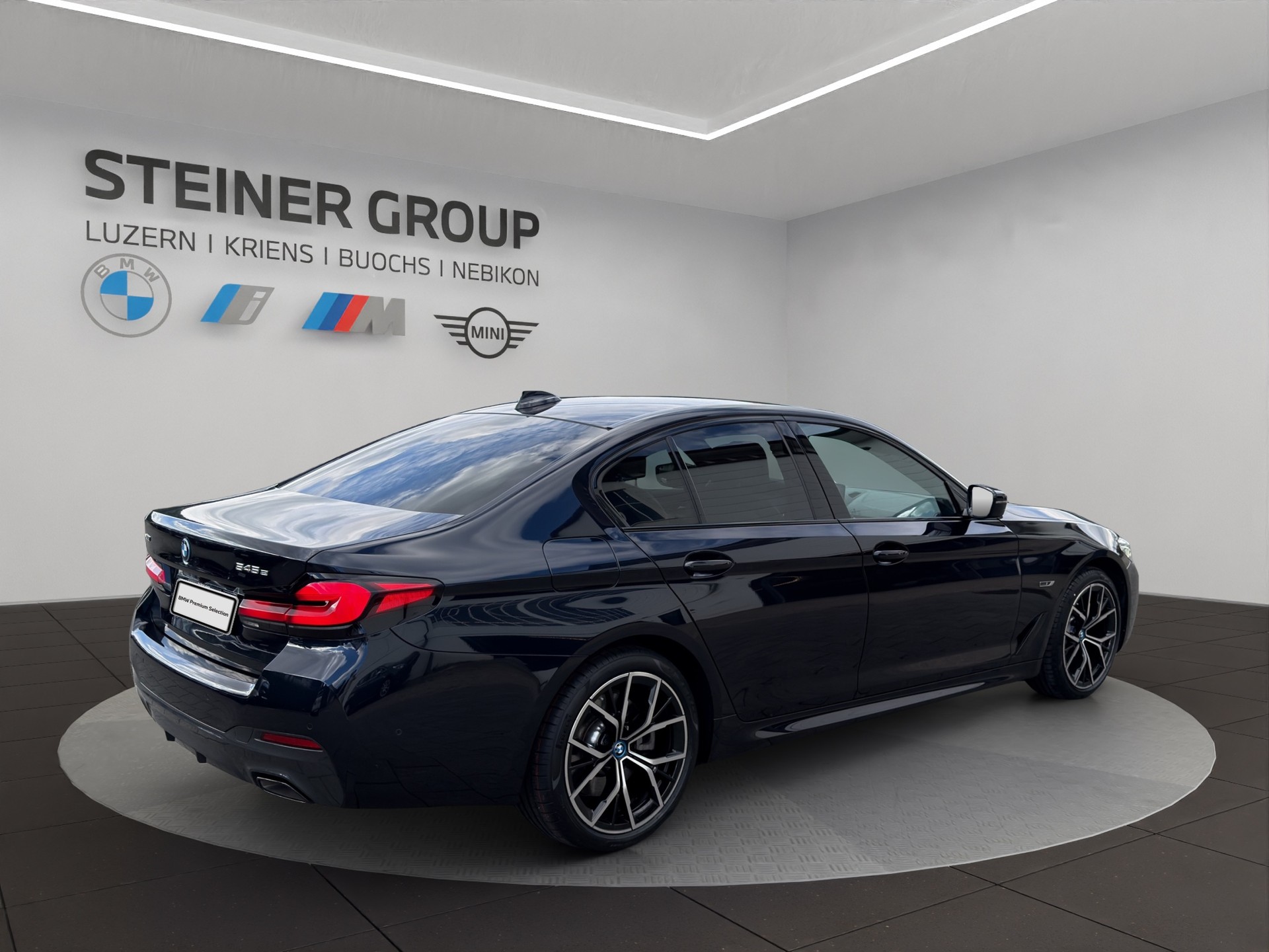 BMW 545e xDrive Pure M Sport Steptronic-image-4