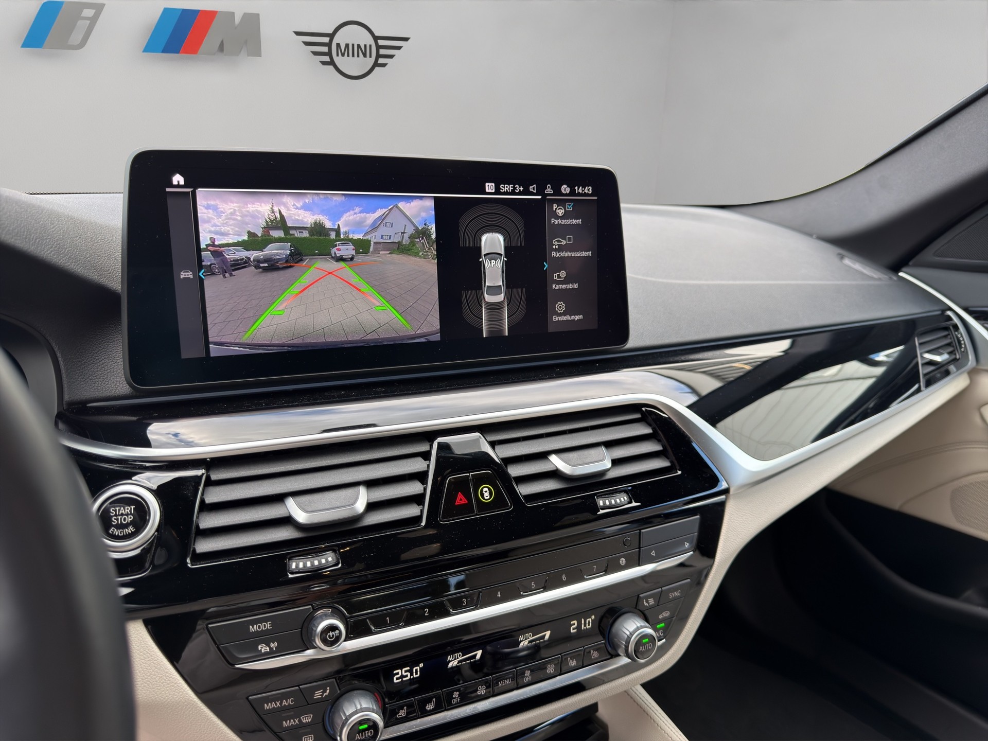 BMW 545e xDrive Pure M Sport Steptronic-image-14
