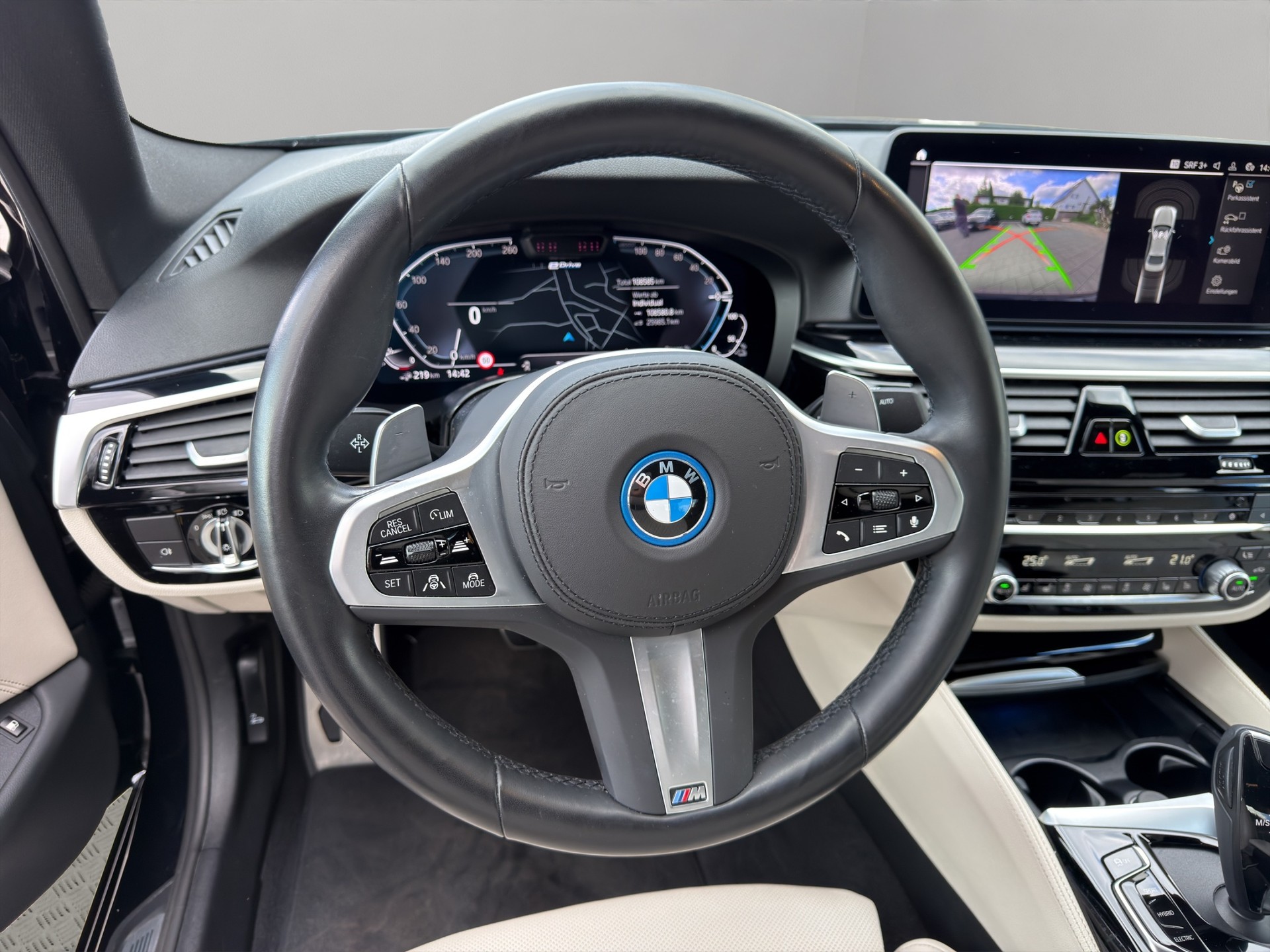 BMW 545e xDrive Pure M Sport Steptronic-image-11