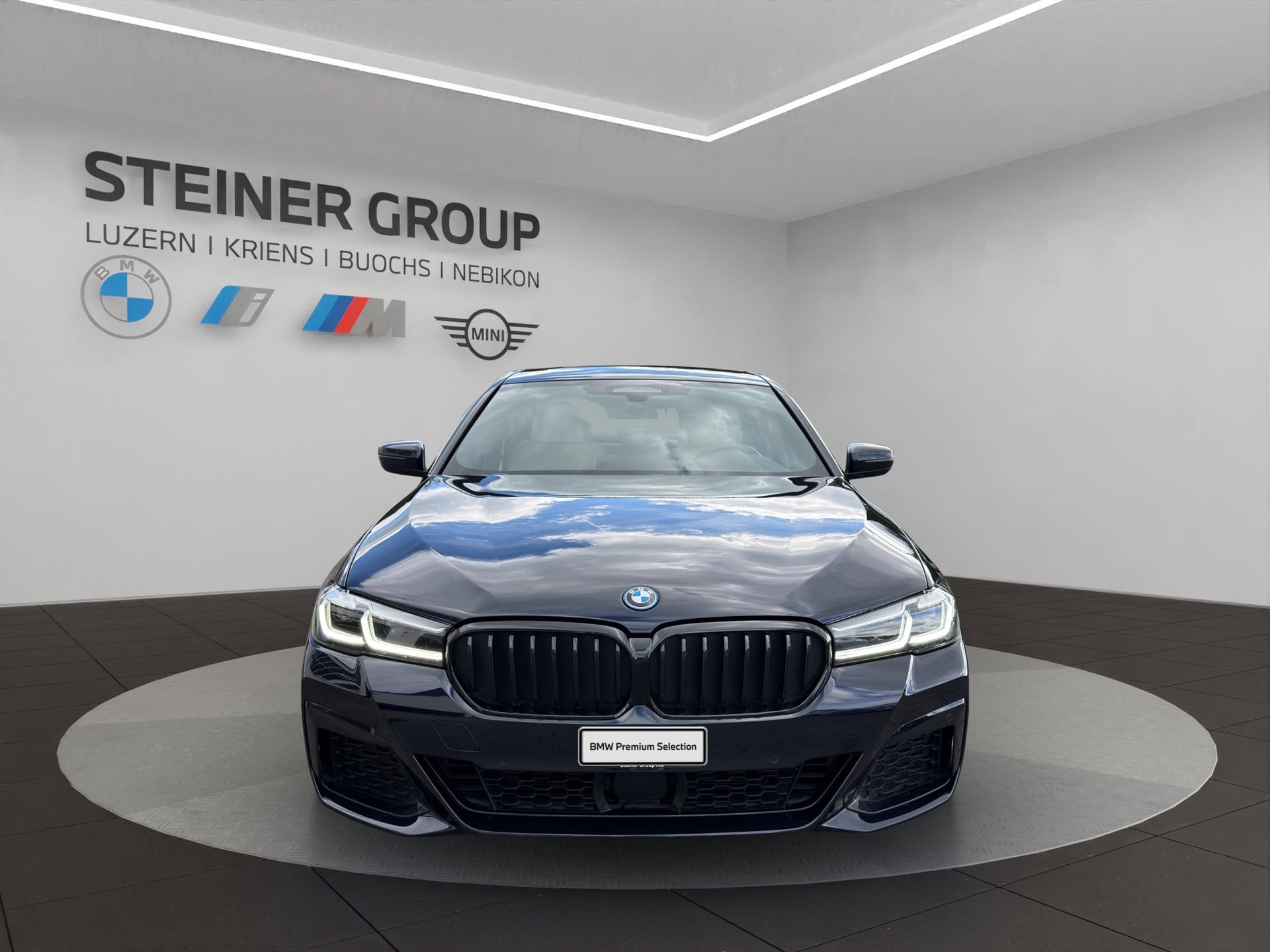 BMW 545e xDrive Pure M Sport Steptronic-image-1