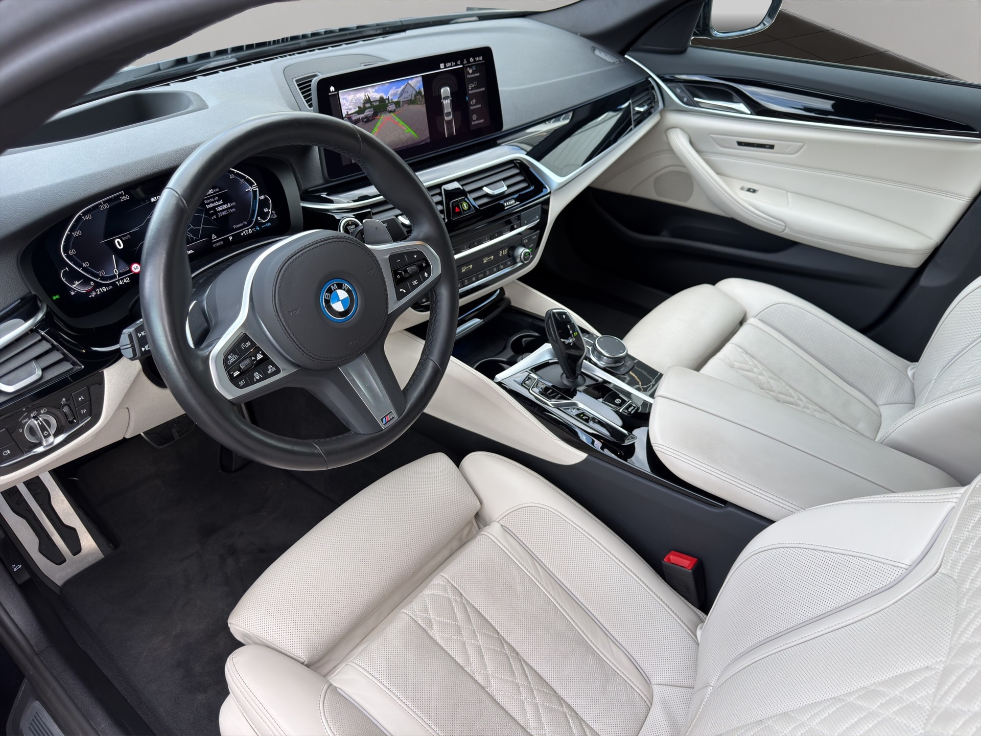 BMW 545e xDrive Pure M Sport Steptronic-image-10