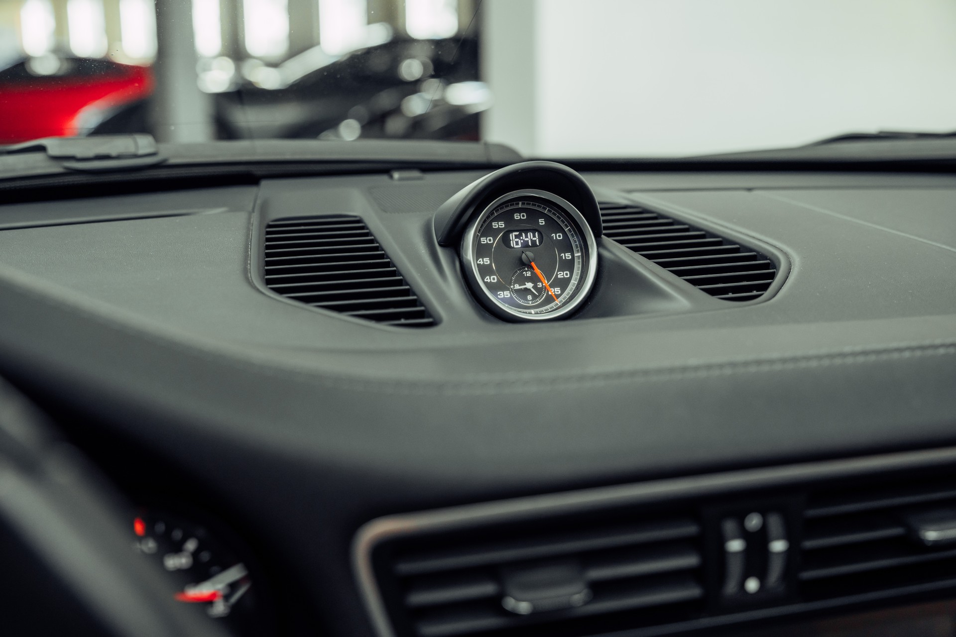 PORSCHE 911 Carrera 4 GTS Cabrio PDK-image-12