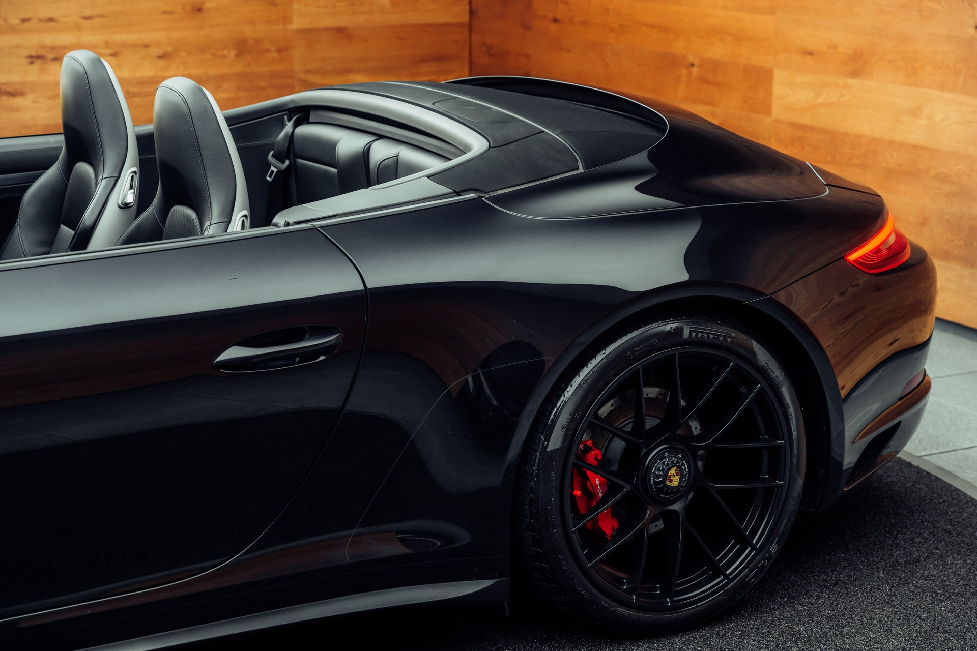 PORSCHE 911 Carrera 4 GTS Cabrio PDK-image-17