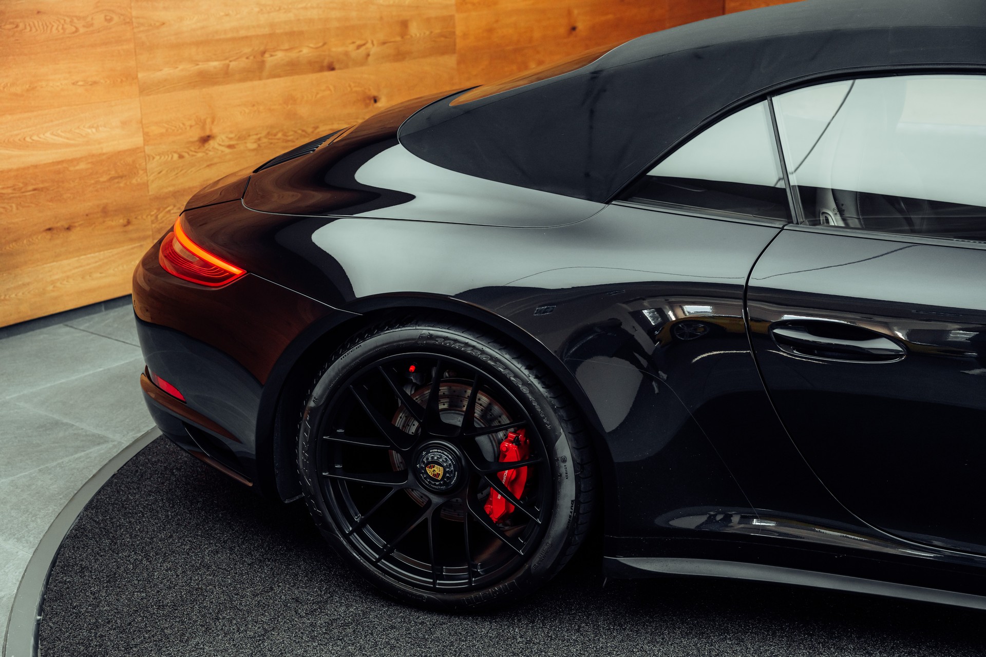 PORSCHE 911 Carrera 4 GTS Cabrio PDK-image-18