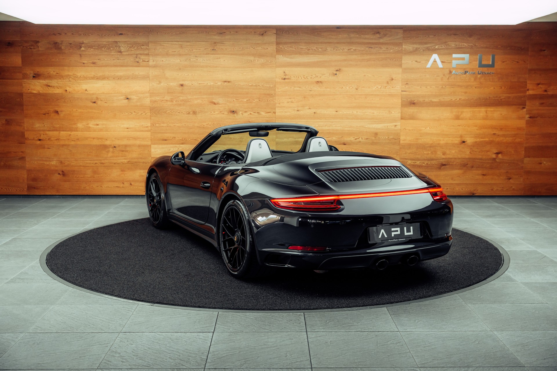PORSCHE 911 Carrera 4 GTS Cabrio PDK-image-2