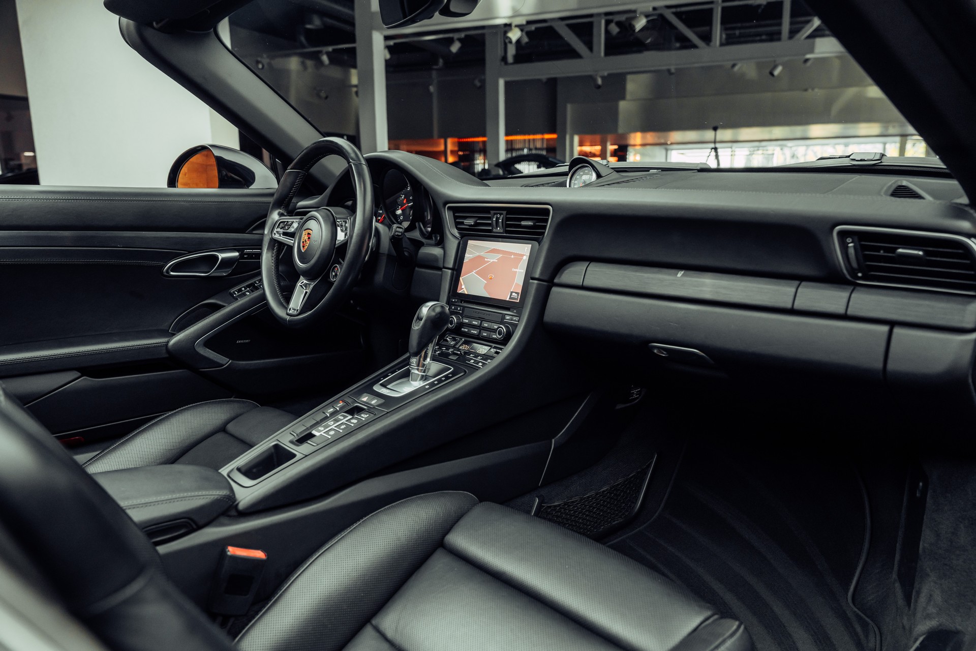 PORSCHE 911 Carrera 4 GTS Cabrio PDK-image-5