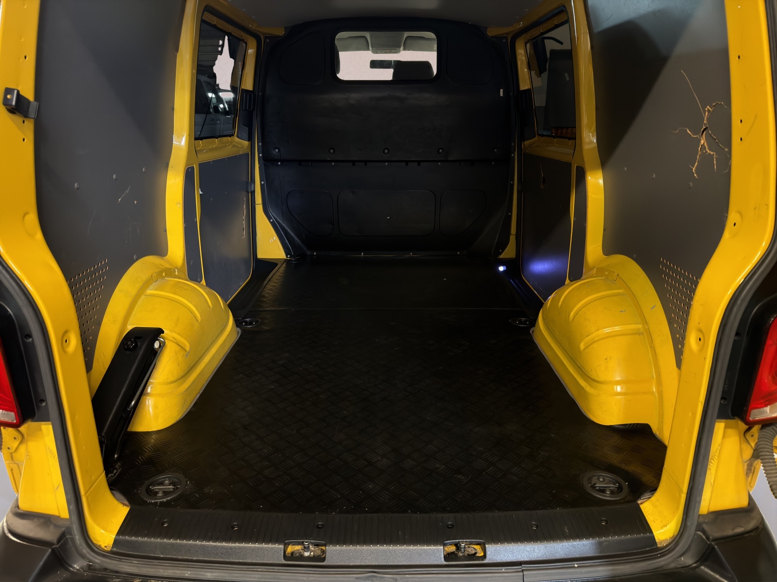 VW VW T6.1 ABT e-Transporter-image-10