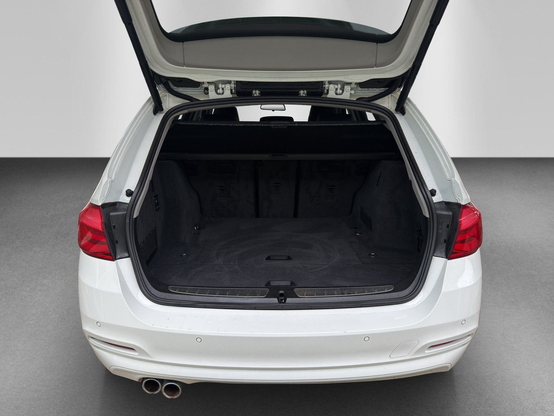 BMW 330d xDrive Touring Steptronic-image-16