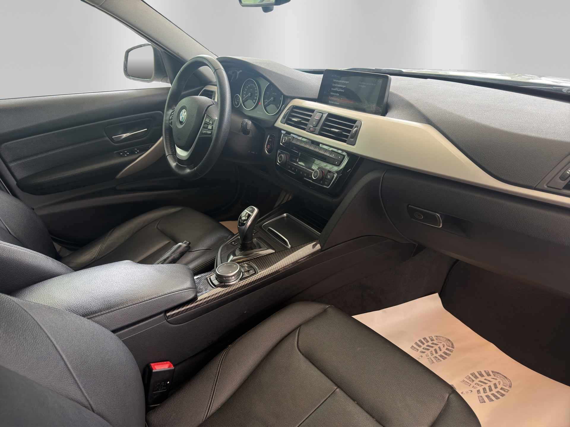 BMW 330d xDrive Touring Steptronic-image-13