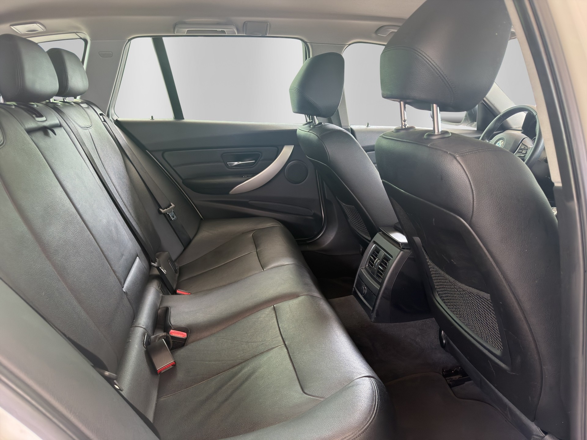 BMW 330d xDrive Touring Steptronic-image-15